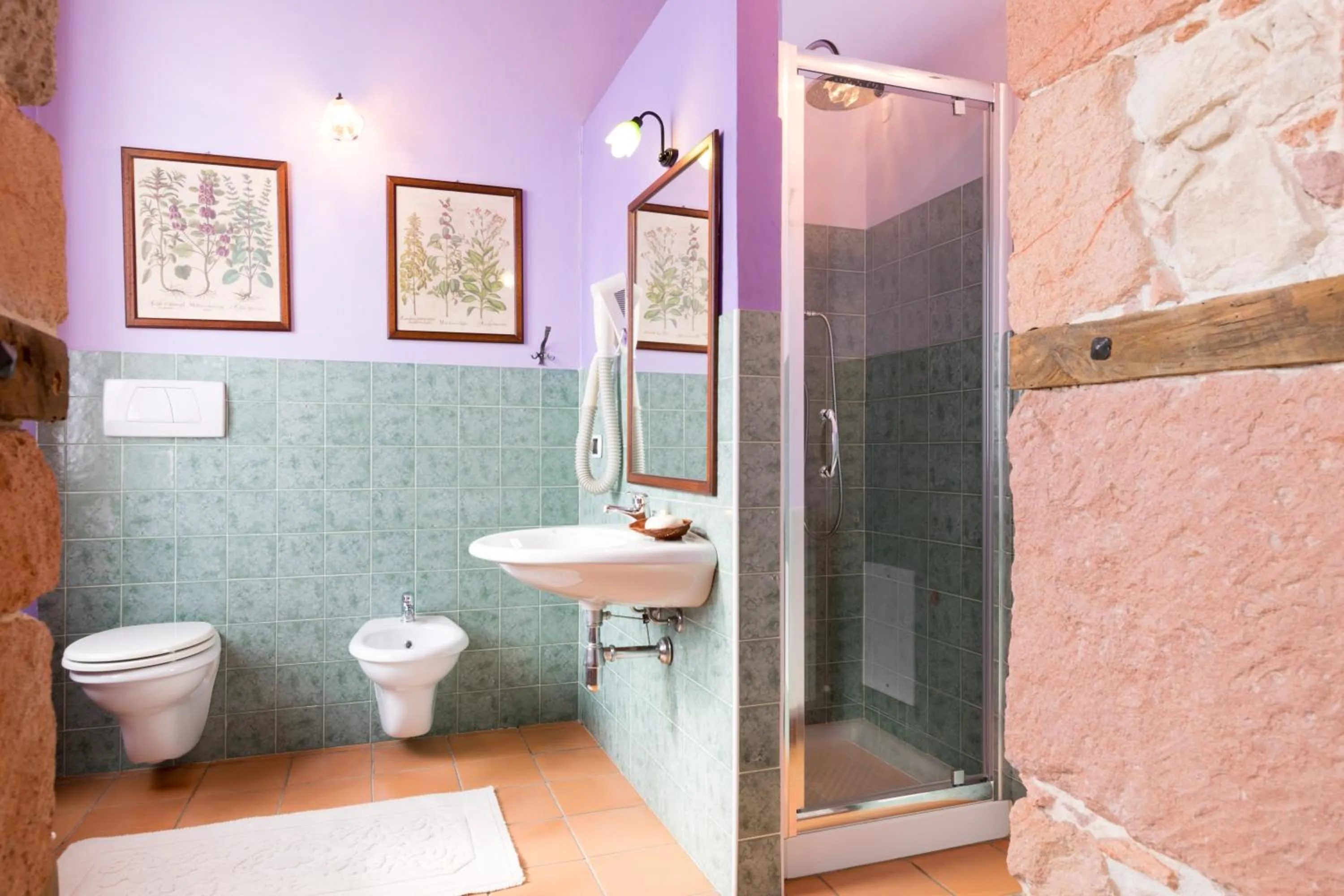 Shower in B&B S'Asilo Sardegna