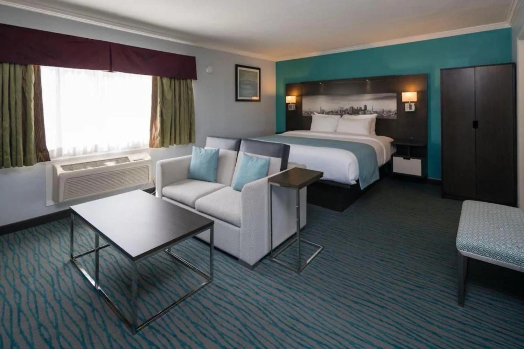 Bedroom, Bed in Symphony Inn