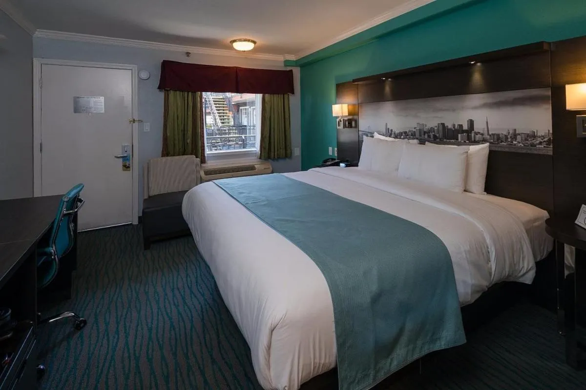 Photo of the whole room, Bed in Inn On Grove