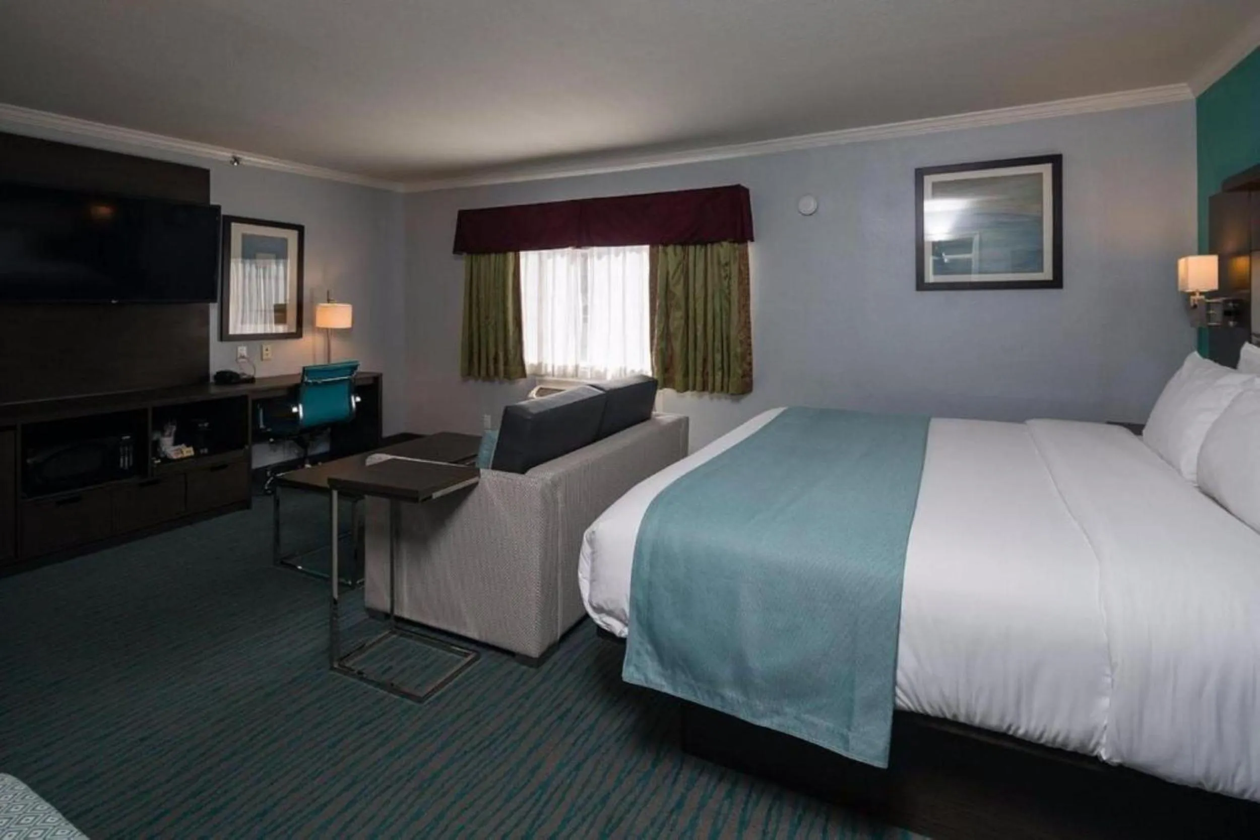 Bed in Symphony Inn
