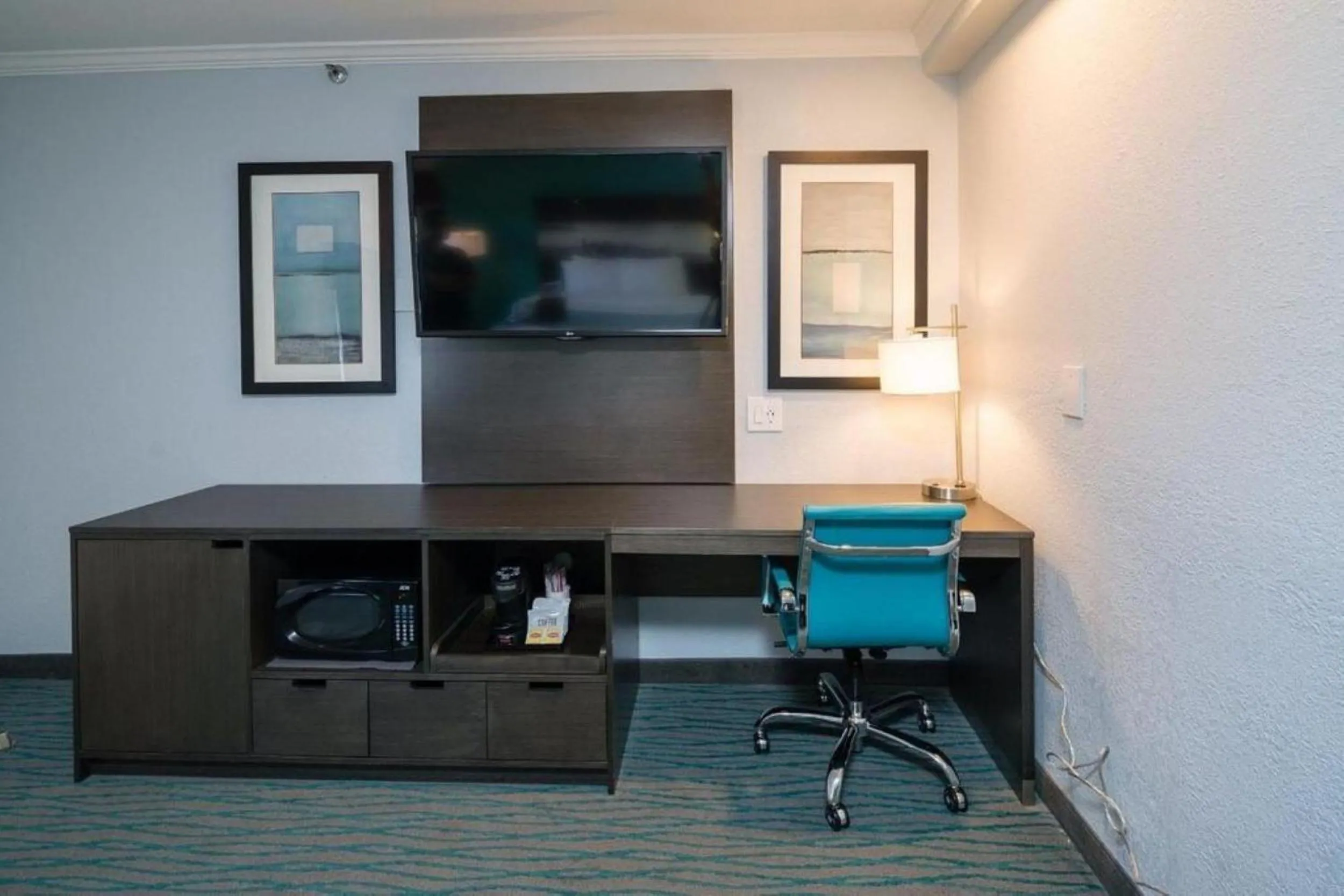TV and multimedia in Symphony Inn