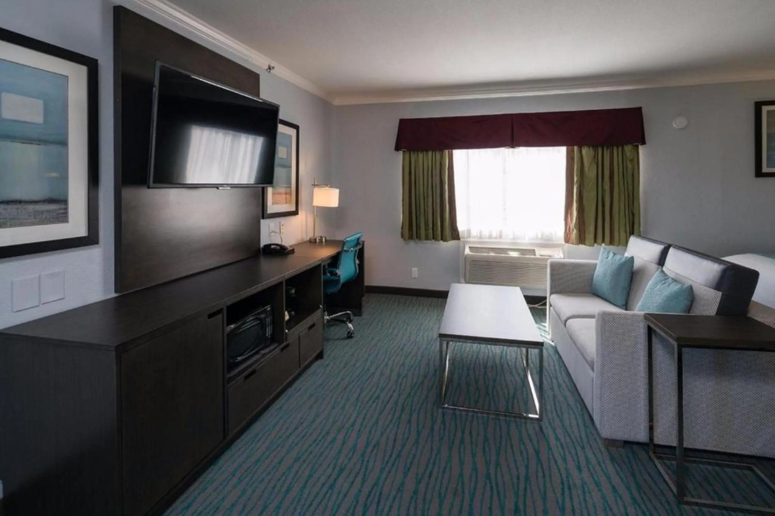 Bed in Symphony Inn