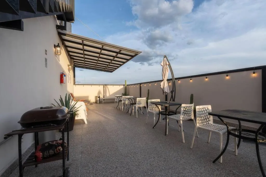 301 Historic building 1Bdrm 1bath AC Rooftop