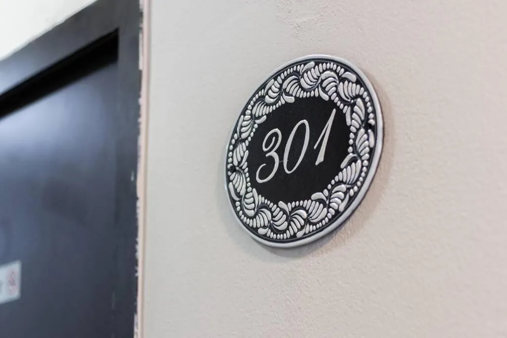 301 Historic building 1Bdrm 1bath AC Rooftop