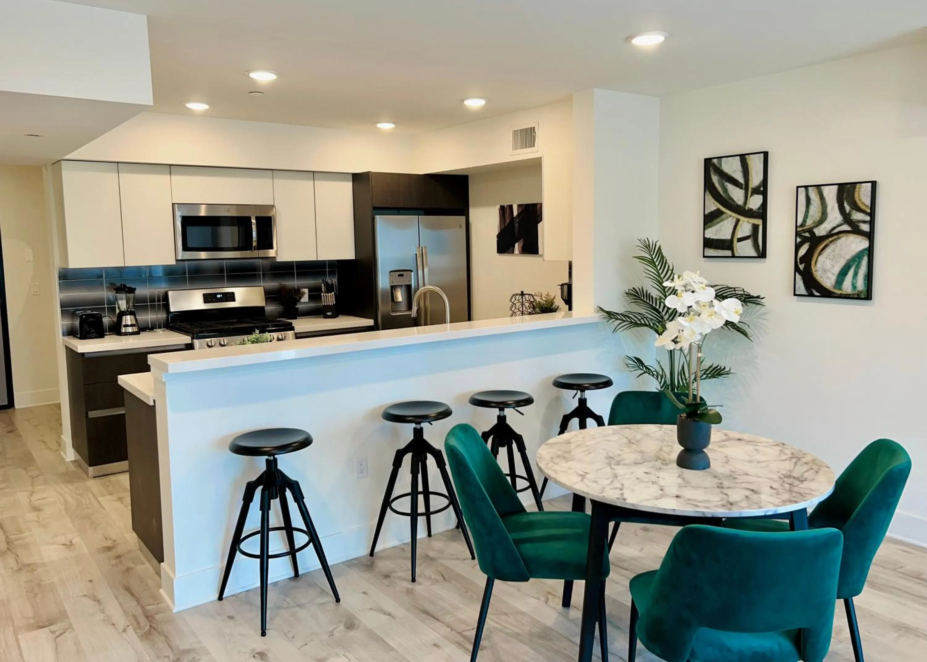 Century City Chic 4 sleep free parking 402
