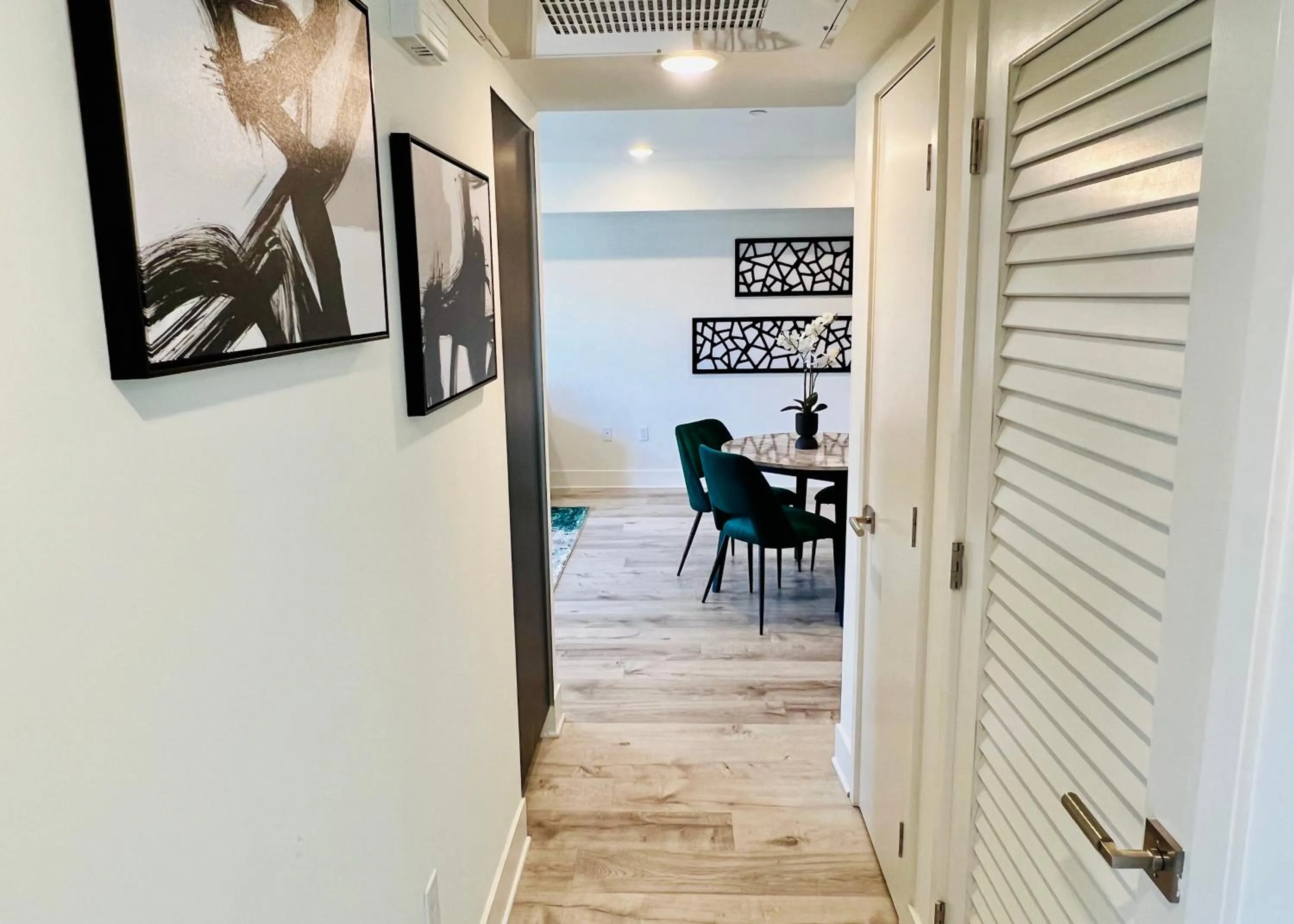 Century City Chic 4 sleep free parking 402