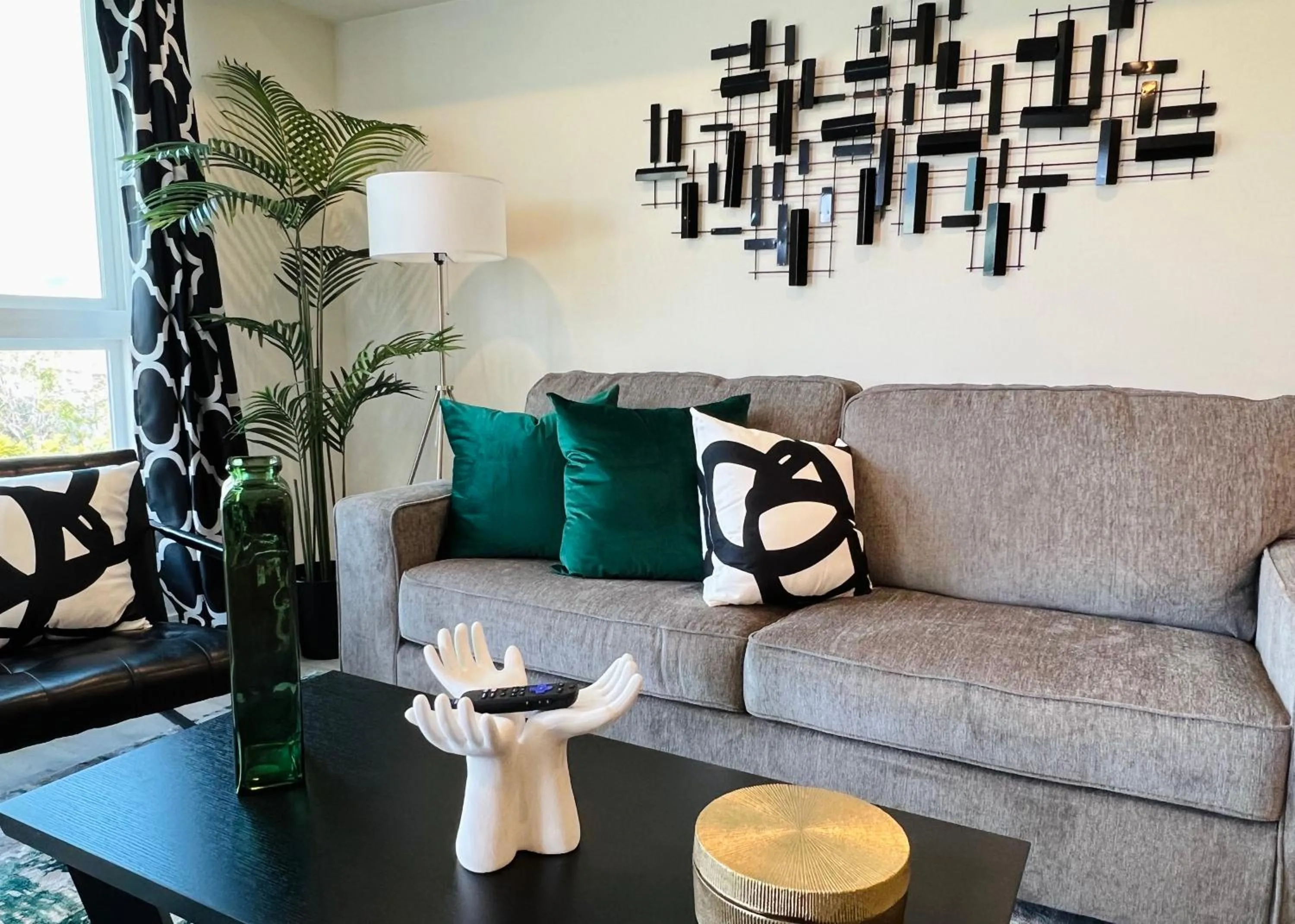 Century City Chic 4 sleep free parking 402