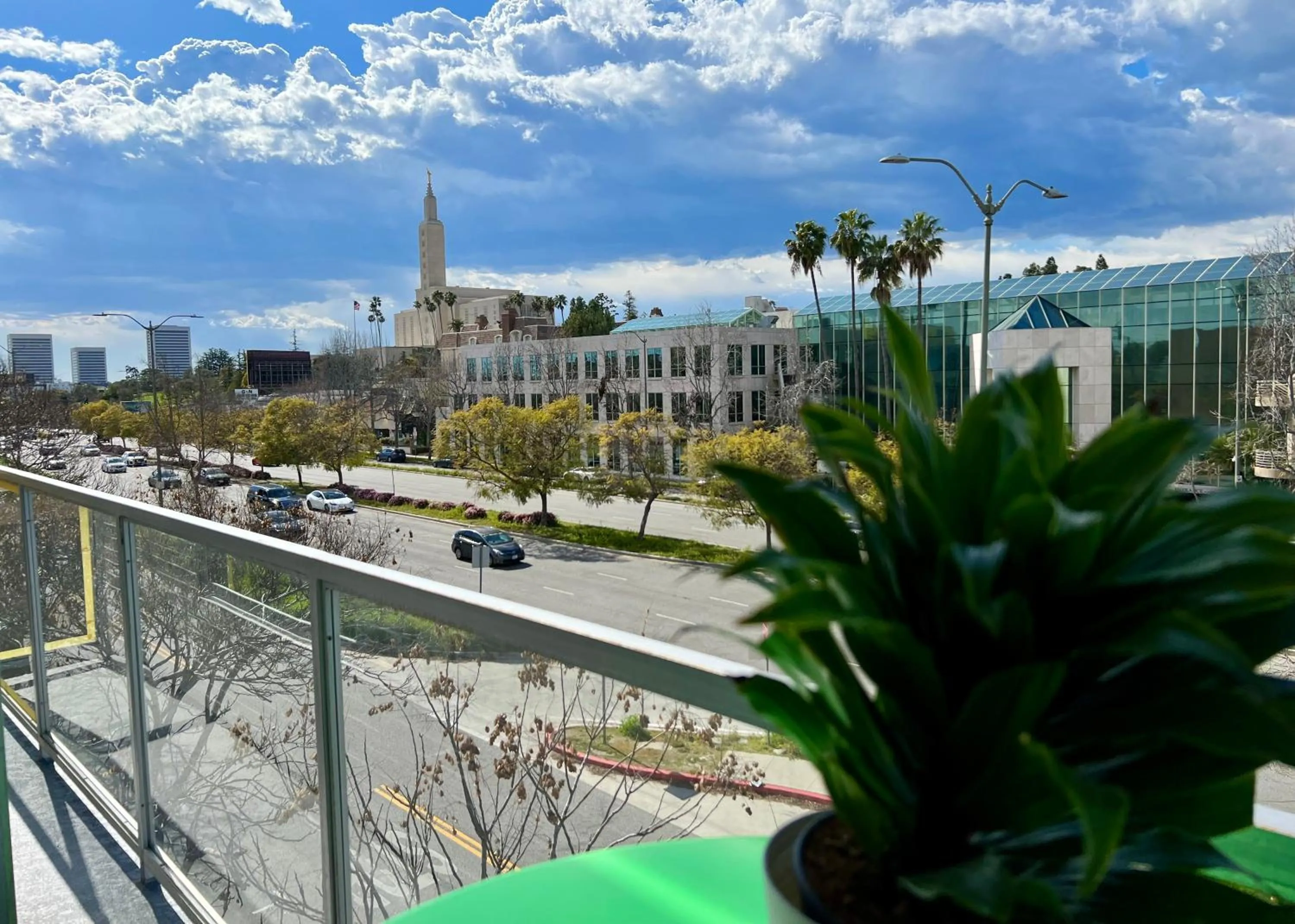 Century City Chic 4 sleep free parking 402