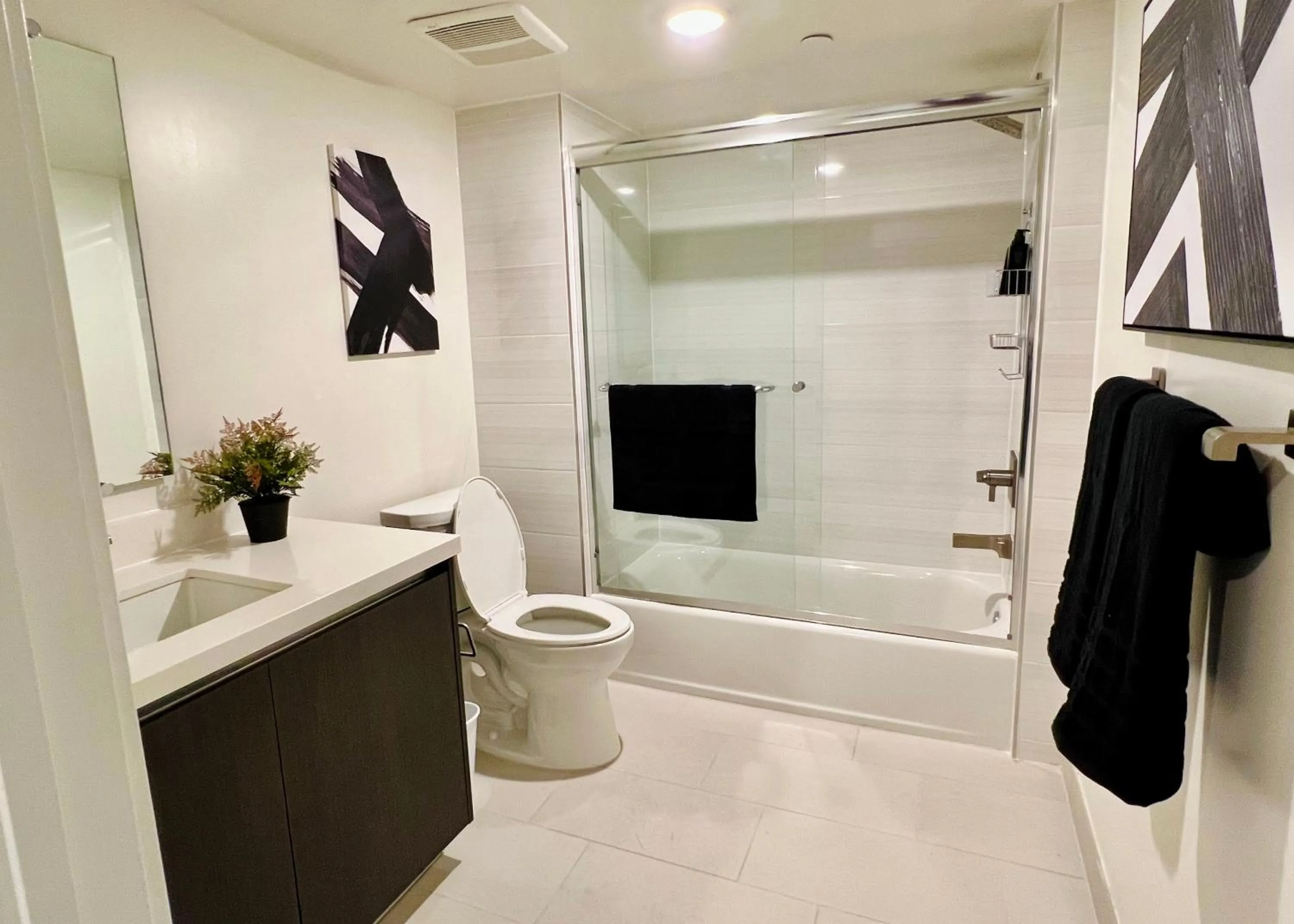 Century City Chic 4 sleep free parking 402