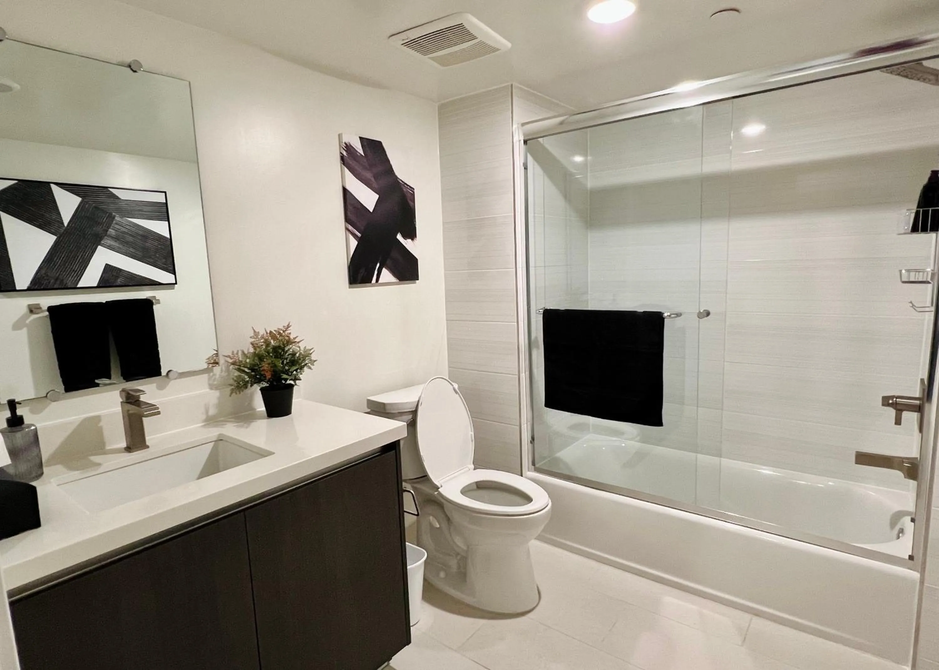 Century City Chic 4 sleep free parking 402