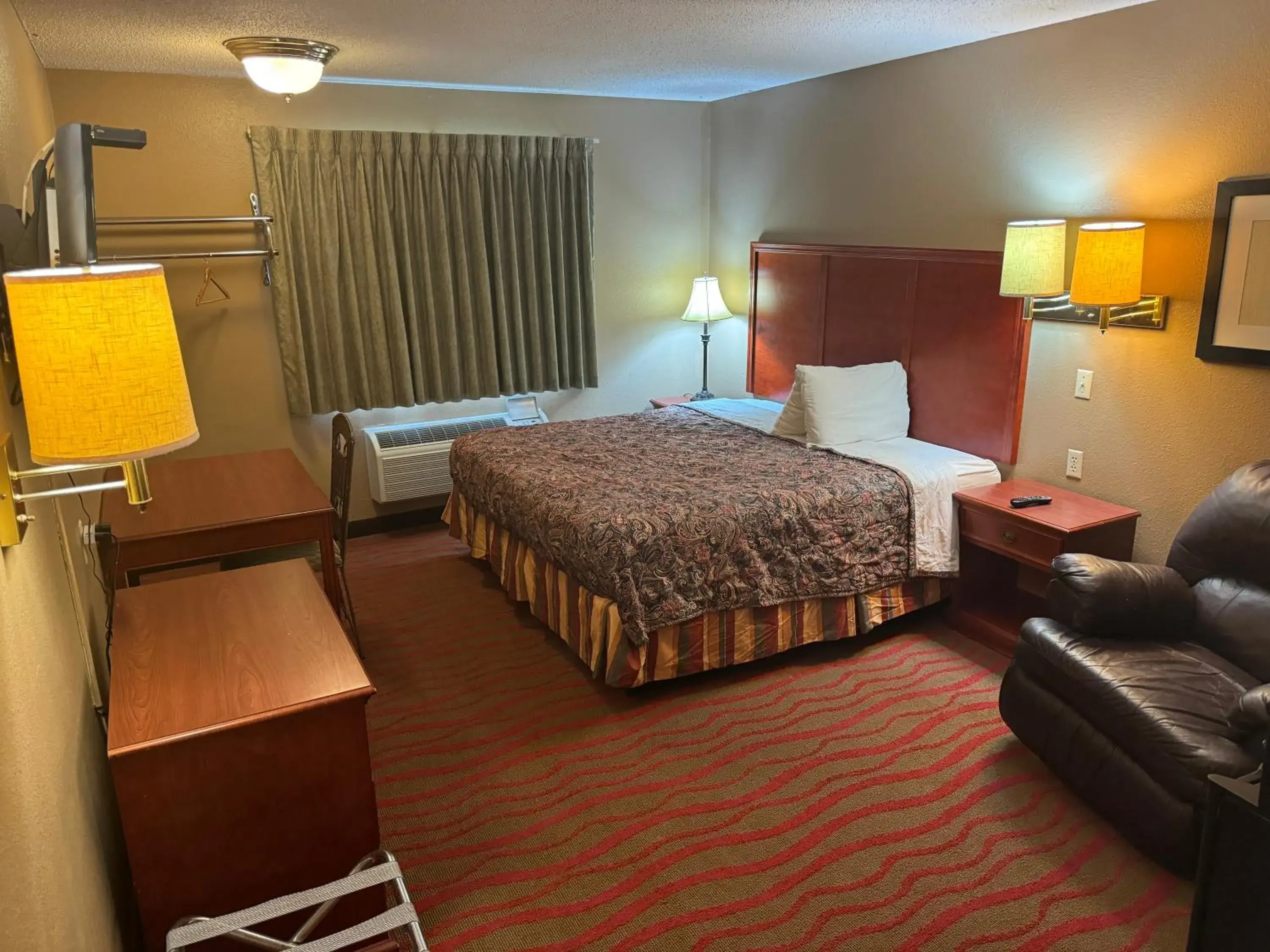 King Room in Mitchell Inn King Room in Mitchell Inn