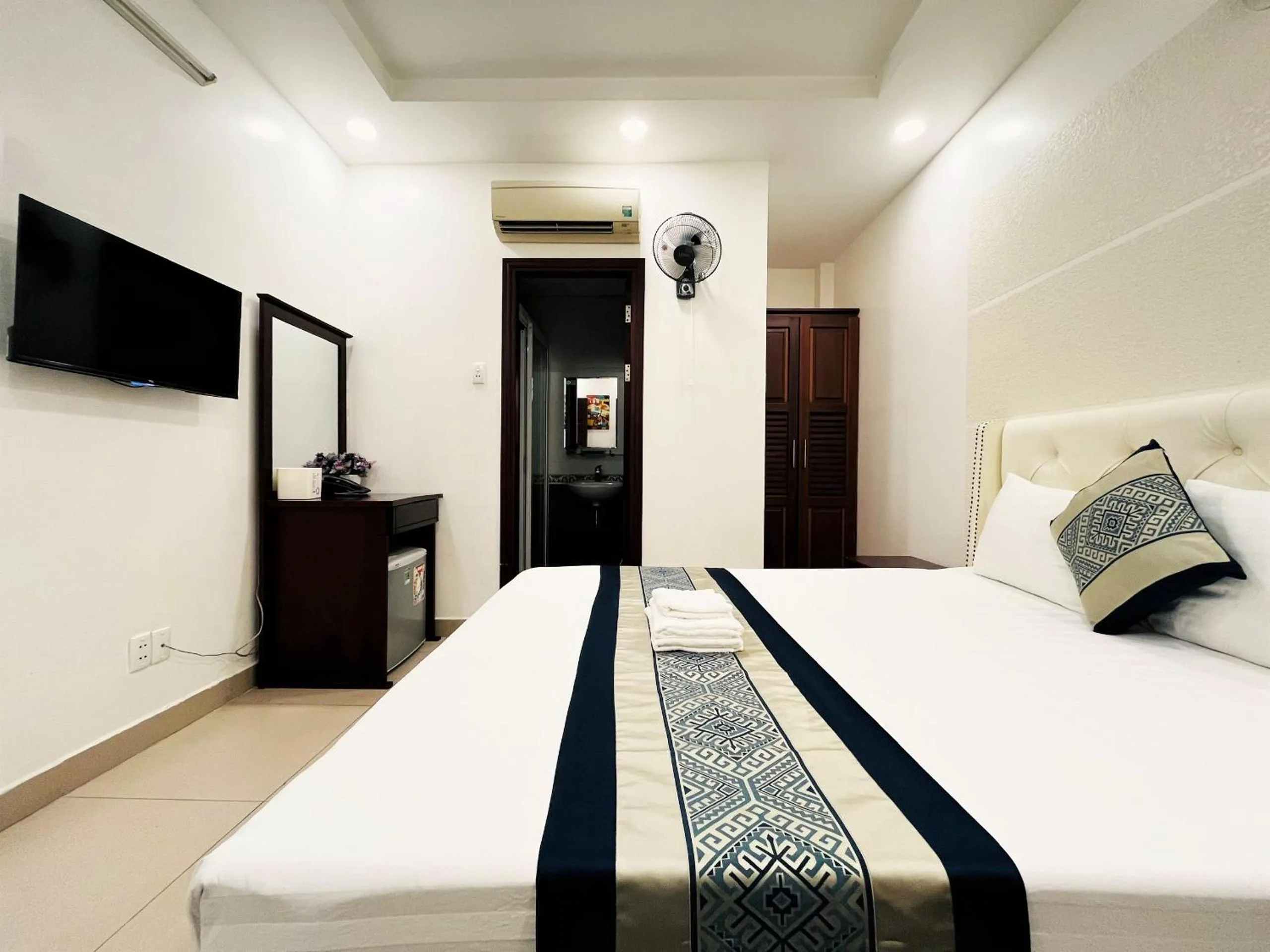 Bed in DINH DINH 2 AIRPORT HOTEL