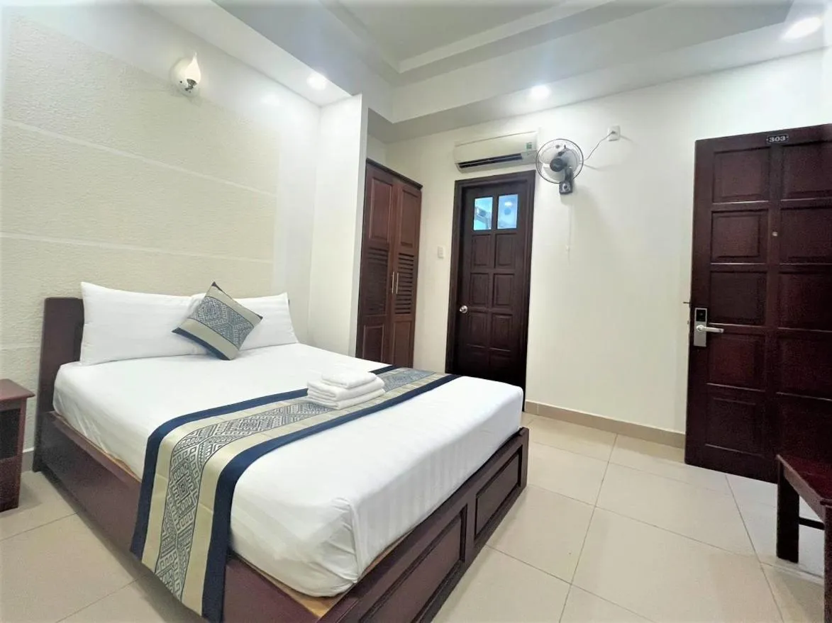 Bed in DINH DINH 2 AIRPORT HOTEL