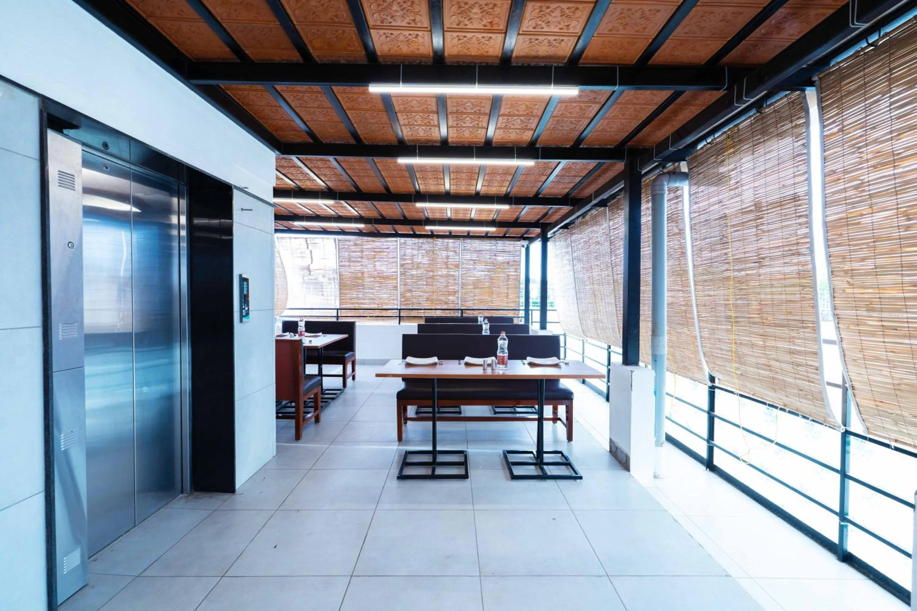 Restaurant/places to eat in Treebo The Grand Skyla, Malleshwaram