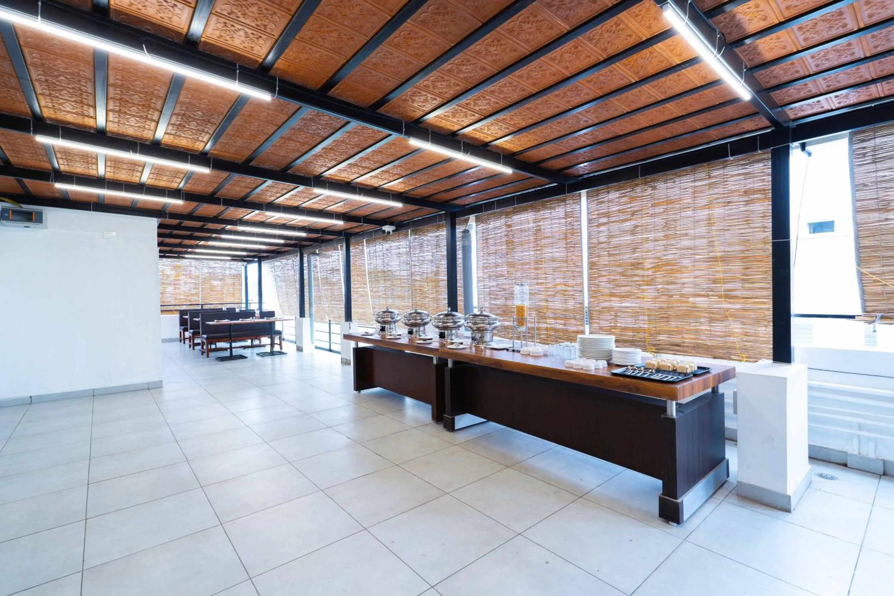 Restaurant/places to eat in Treebo The Grand Skyla, Malleshwaram