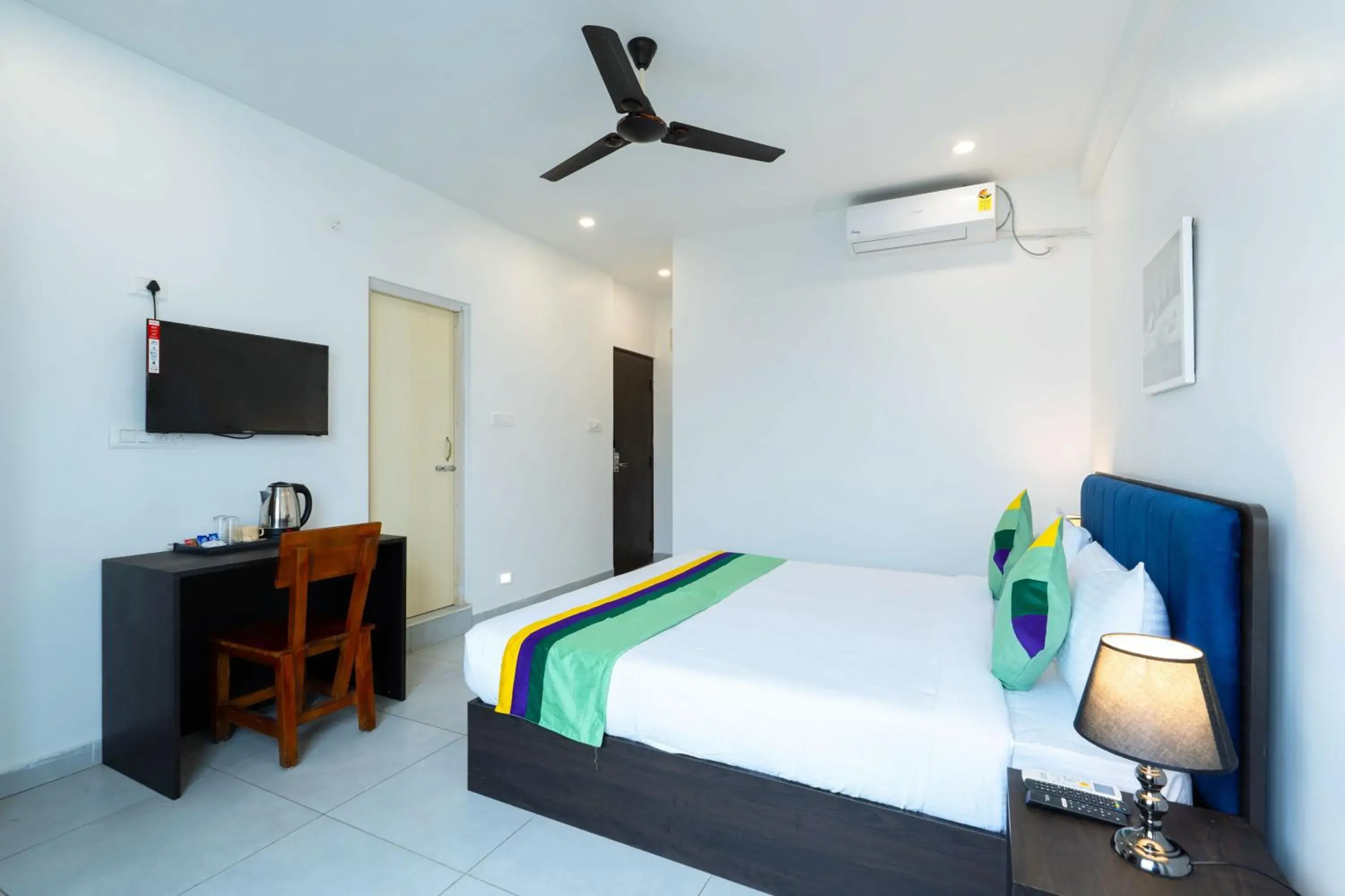 Bedroom, Bed in Treebo The Grand Skyla, Malleshwaram Bedroom, Bed in Treebo The Grand Skyla, Malleshwaram