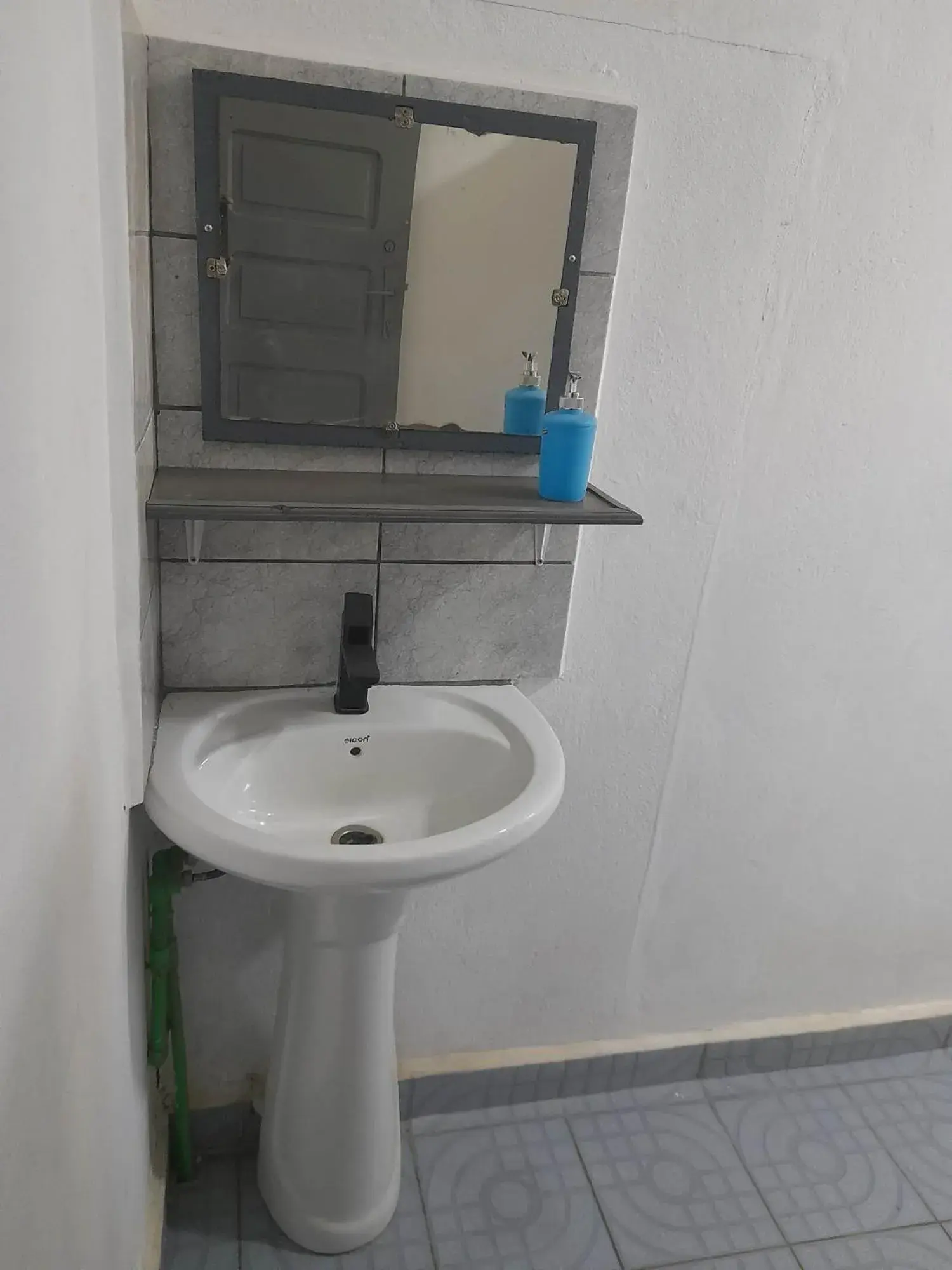 Double Room with Private Bathroom - single occupancy in Chez Joël Double Room with Private Bathroom - single occupancy in Chez Joël