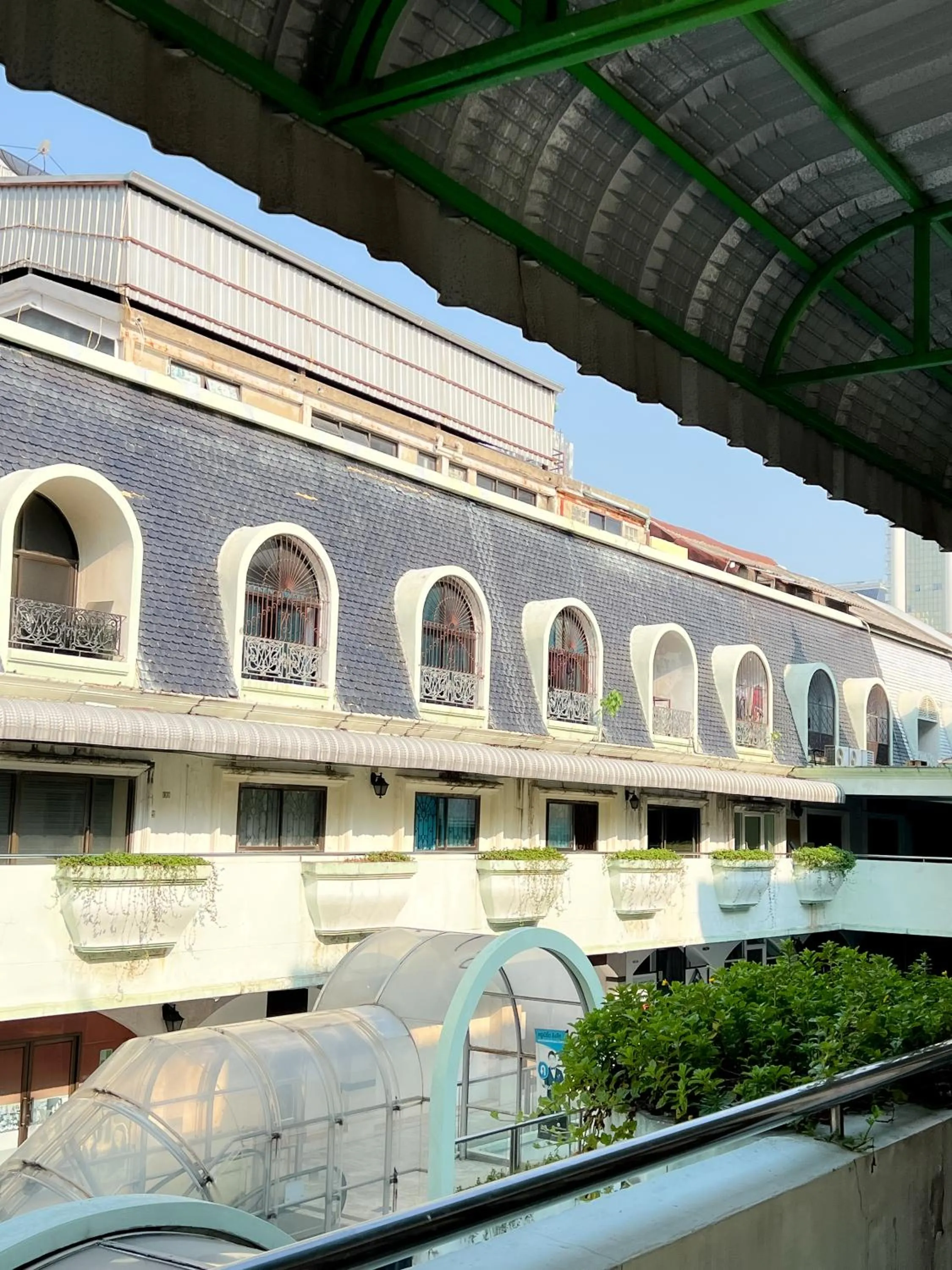 Property building in Silom Dynasty Hostel