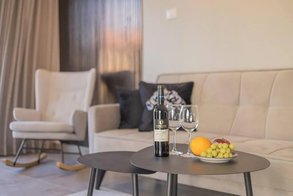1 BR Apartment in Ha-Neviim St with Mamad
