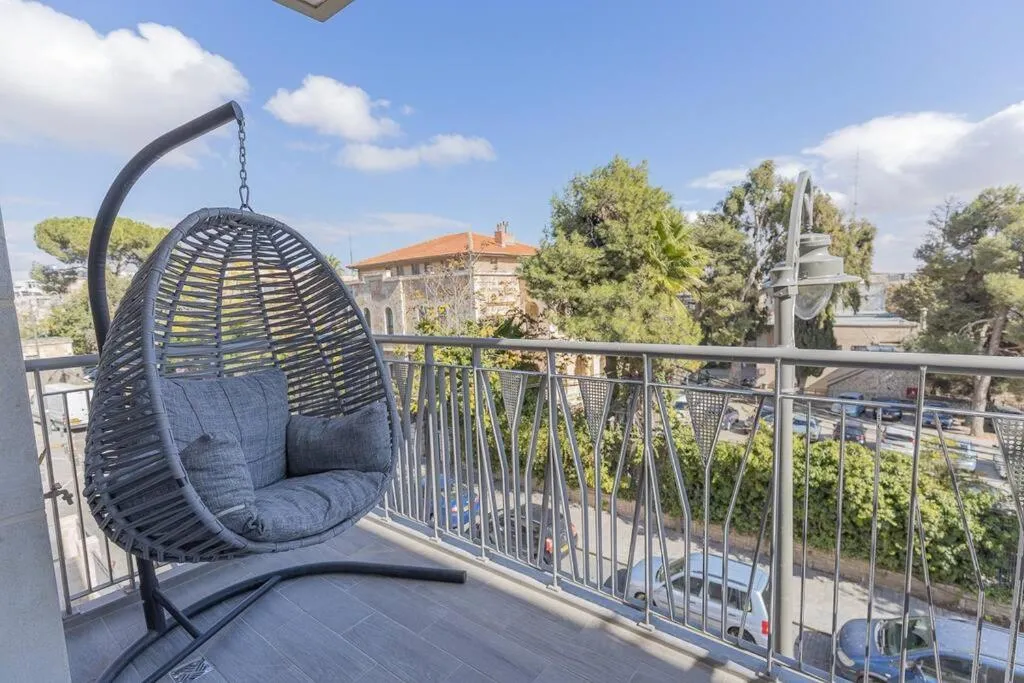 1 BR Apartment in Ha-Neviim St with Mamad