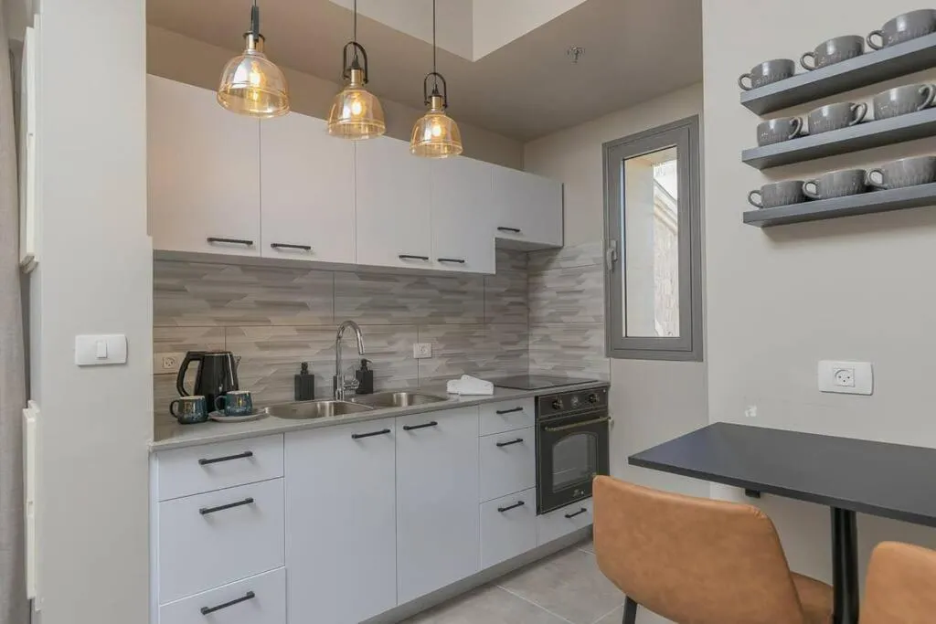 1 BR Apartment in Ha-Neviim St with Mamad