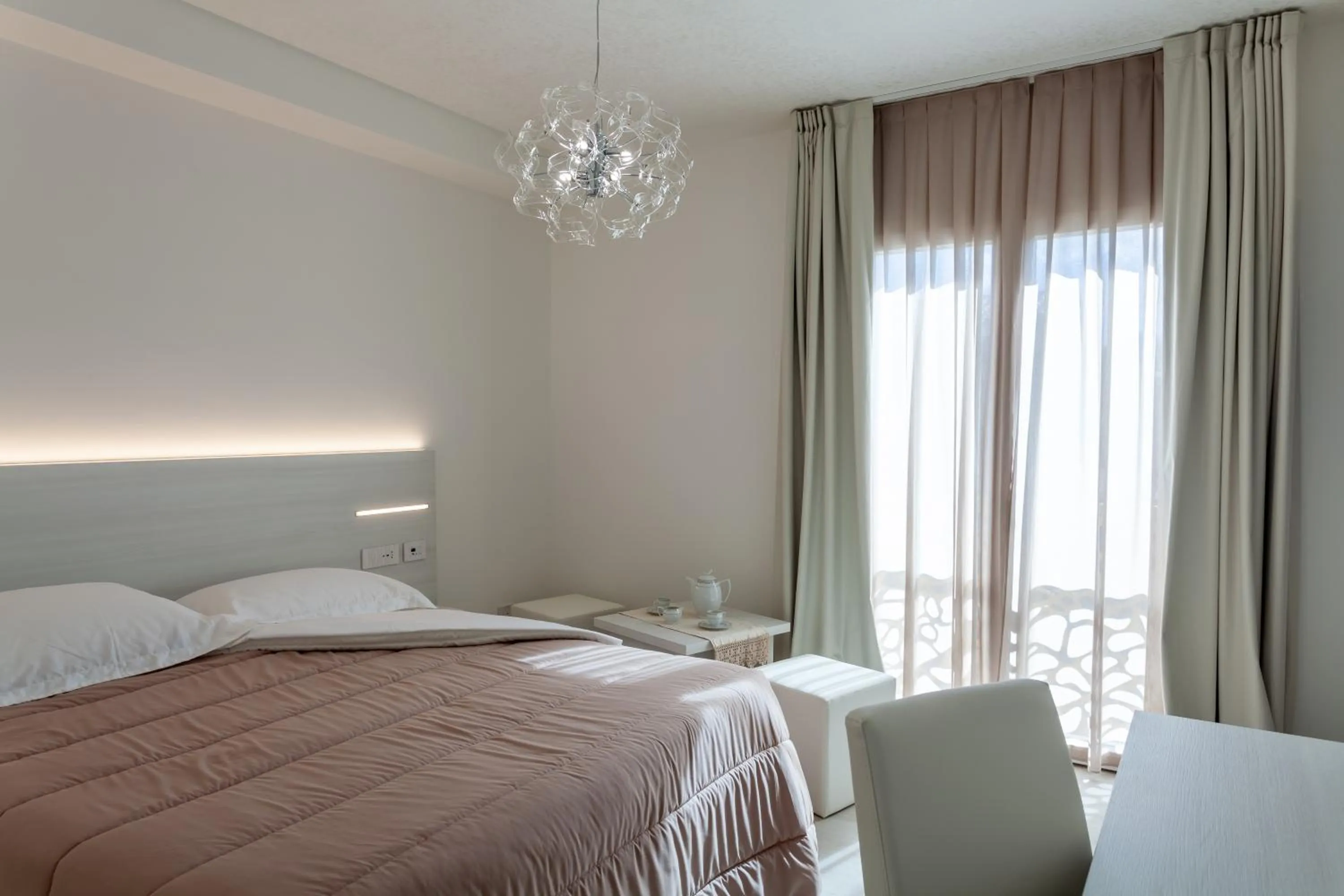 Photo of the whole room, Bed in Glorian Hotel