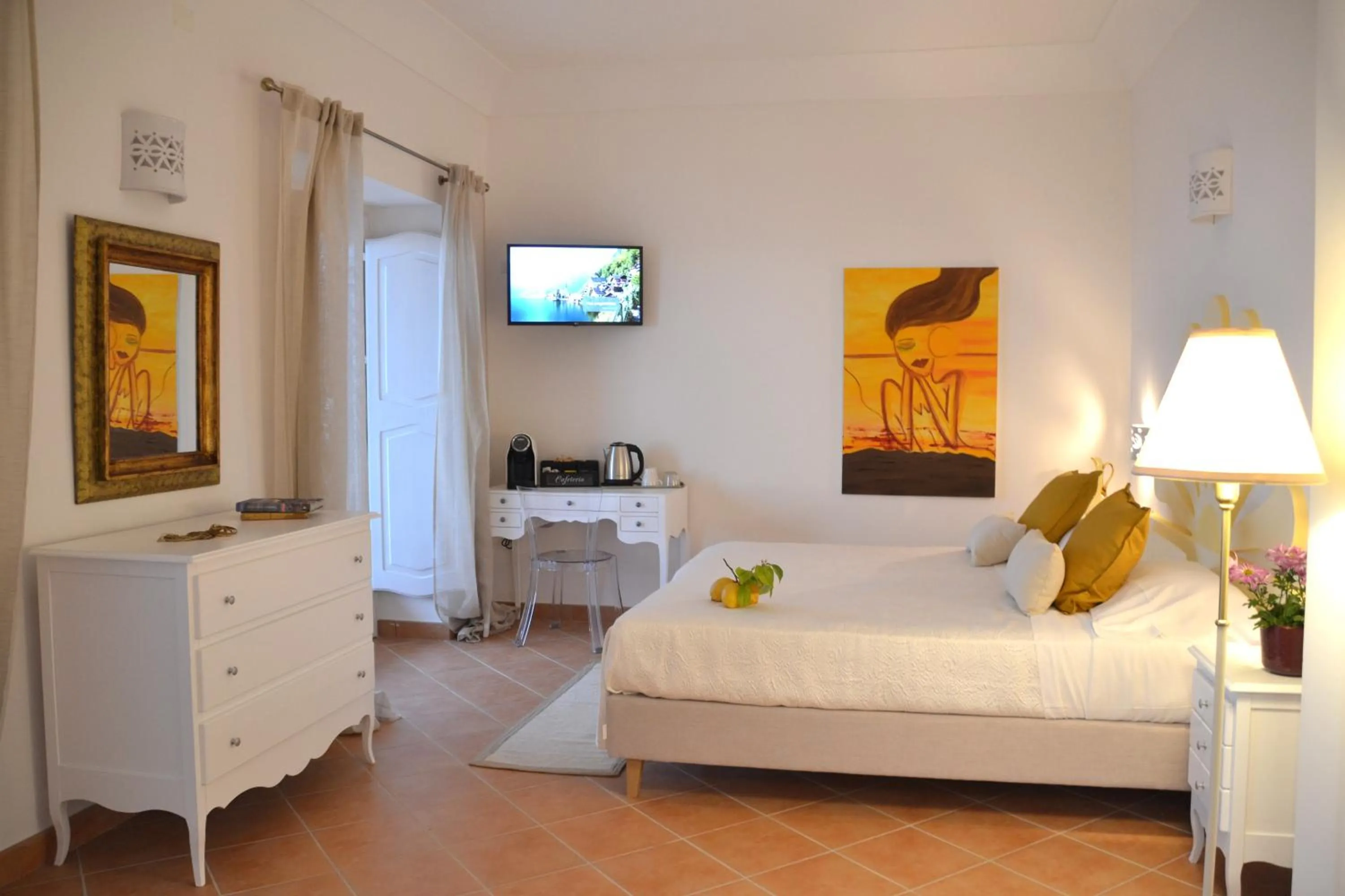Photo of the whole room, Bed in Villa Santa Chiara Positano Suites