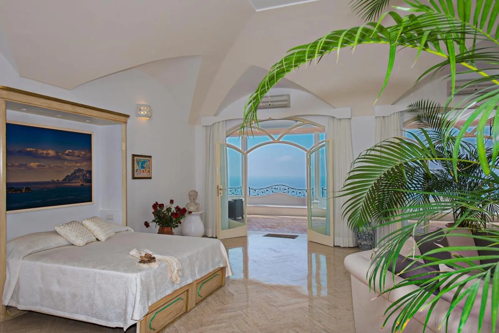 Bed in Villa Santa Chiara Positano Suites