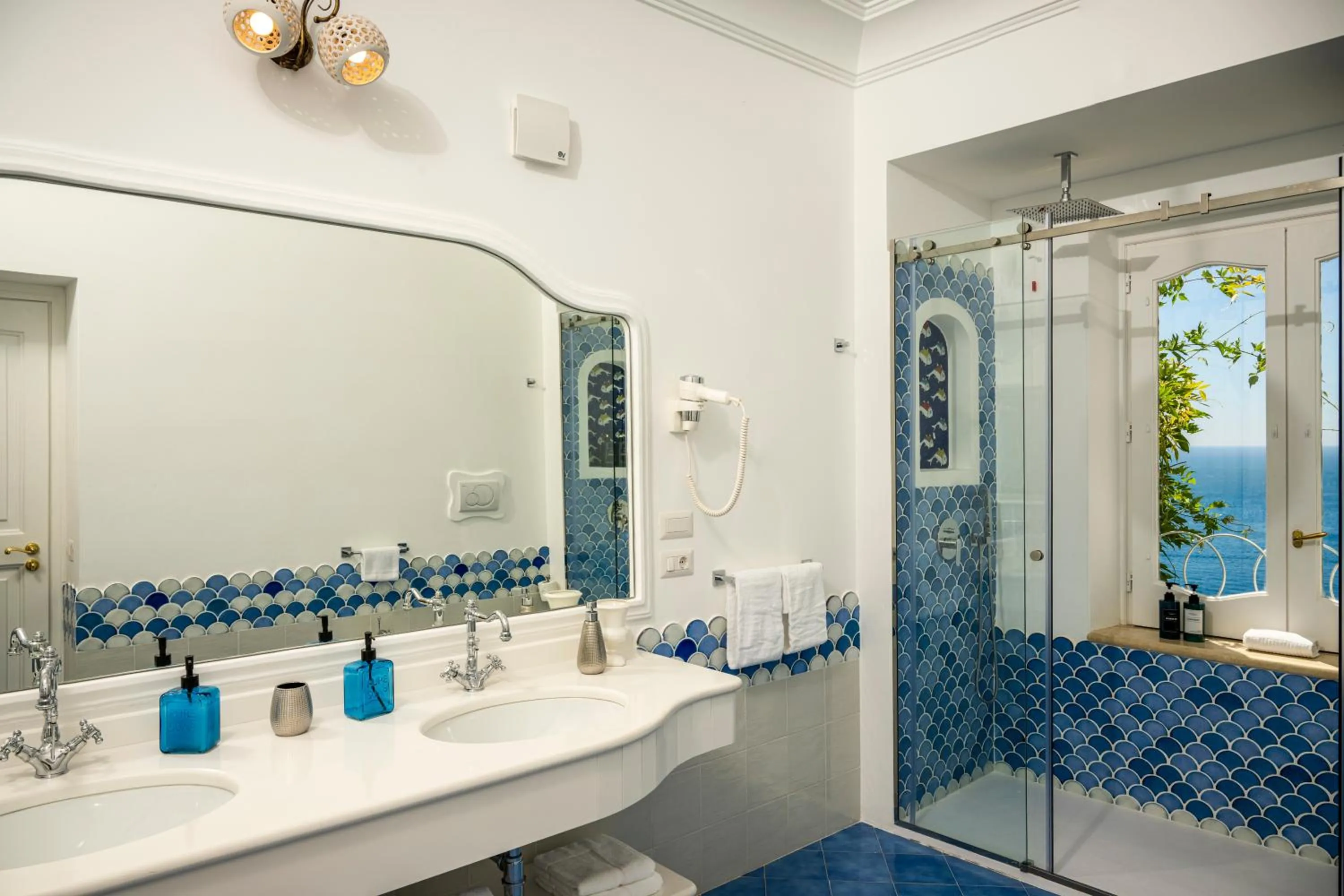 Shower in Villa Santa Chiara Positano Suites