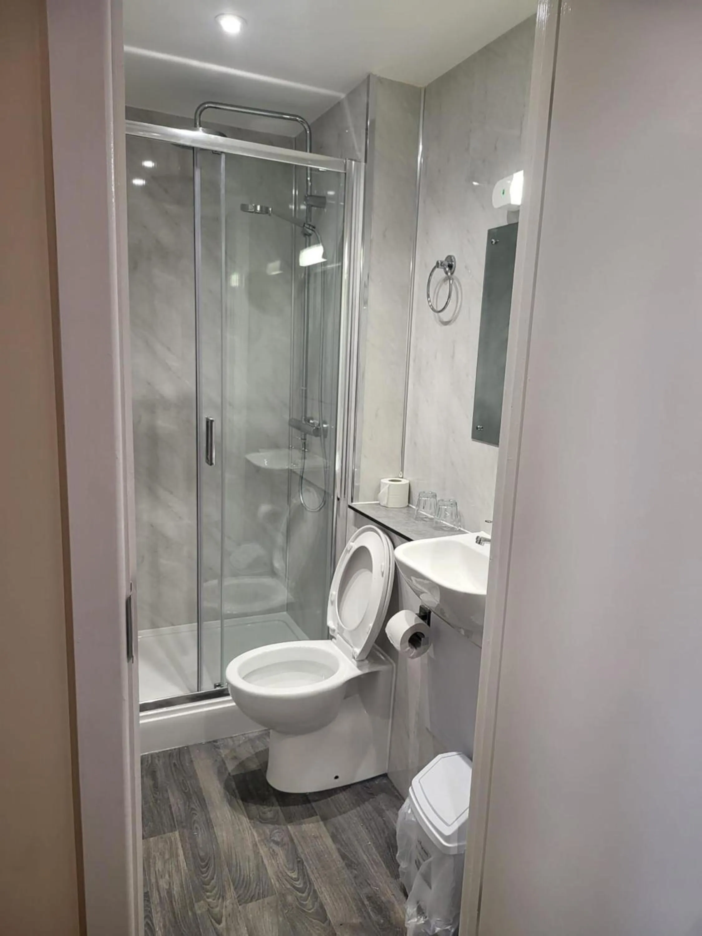 Bathroom in Coventry Hill Hotel