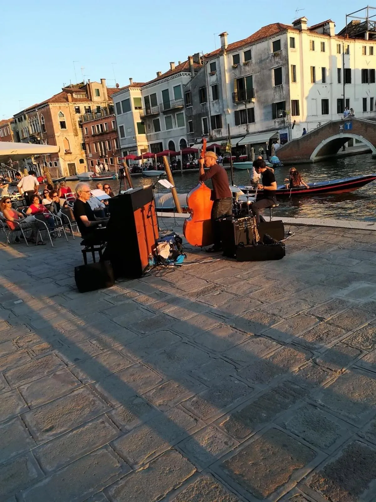 Restaurant/places to eat in Apartment Ca' Petrona
