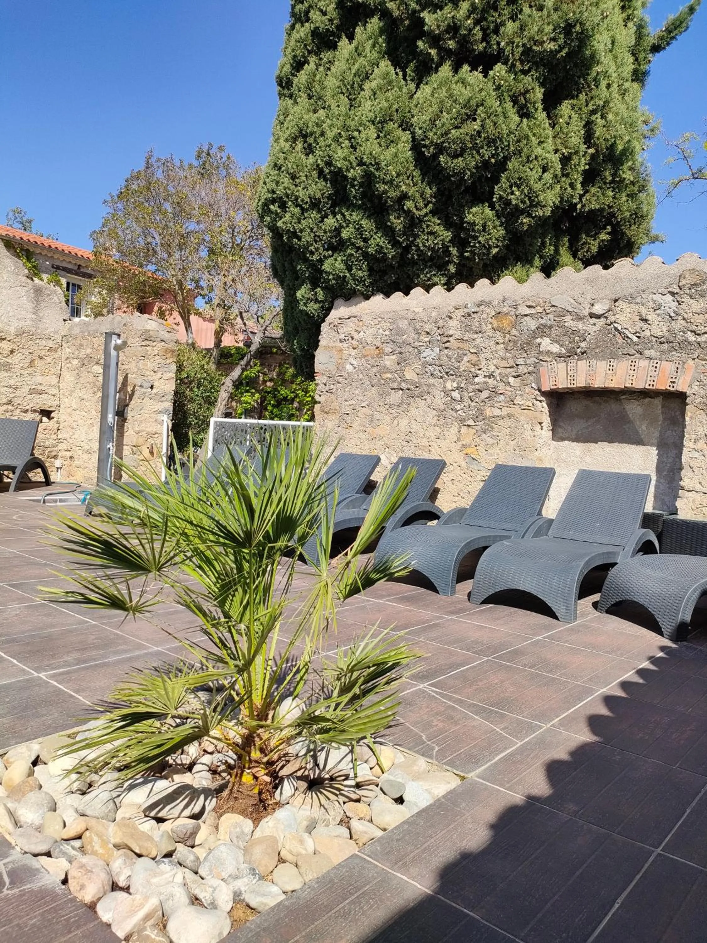 Patio in Hôtel Restaurant L'Art des Mets by Côté Jardin