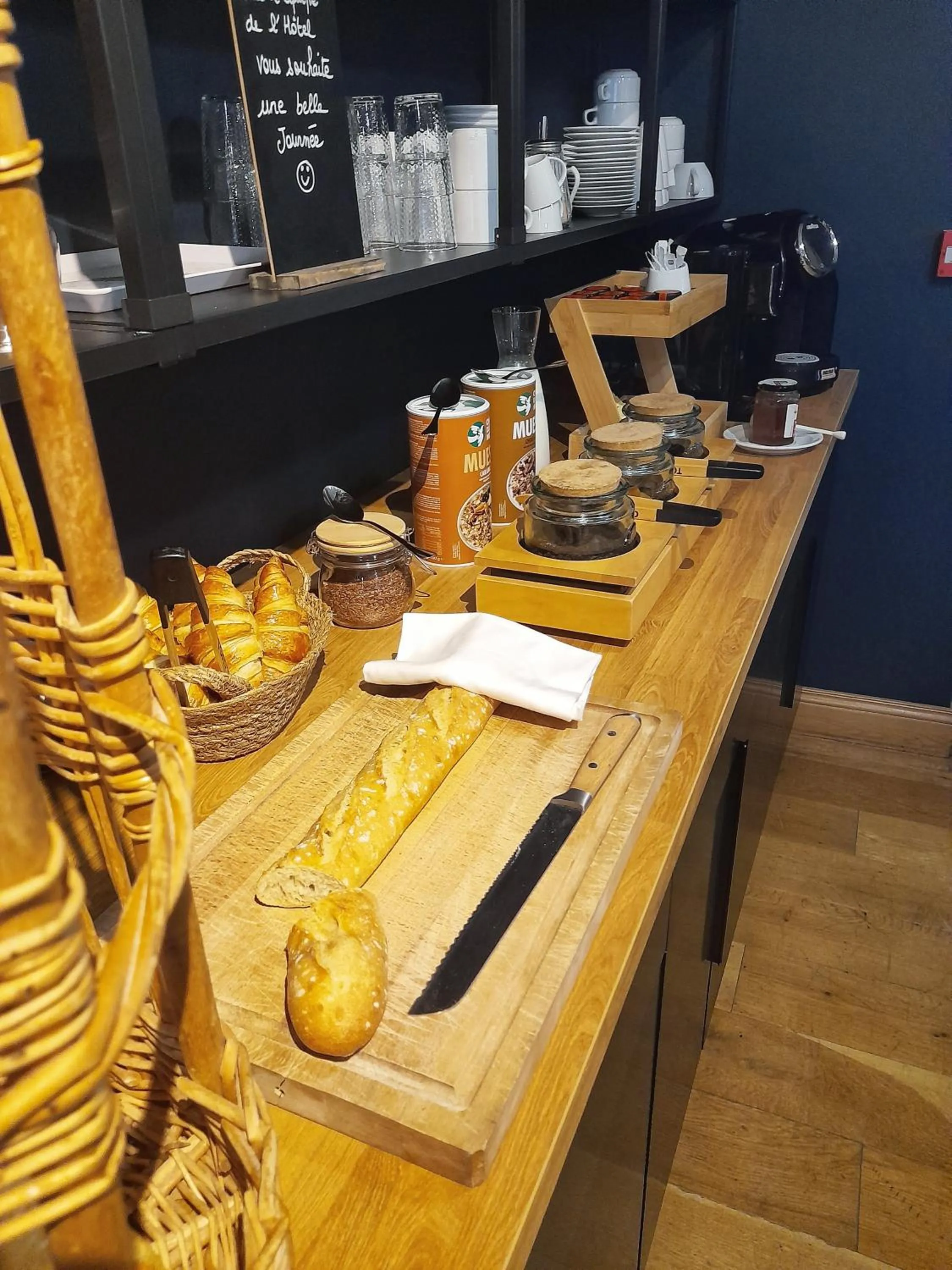 Breakfast in Hôtel Restaurant L'Art des Mets by Côté Jardin