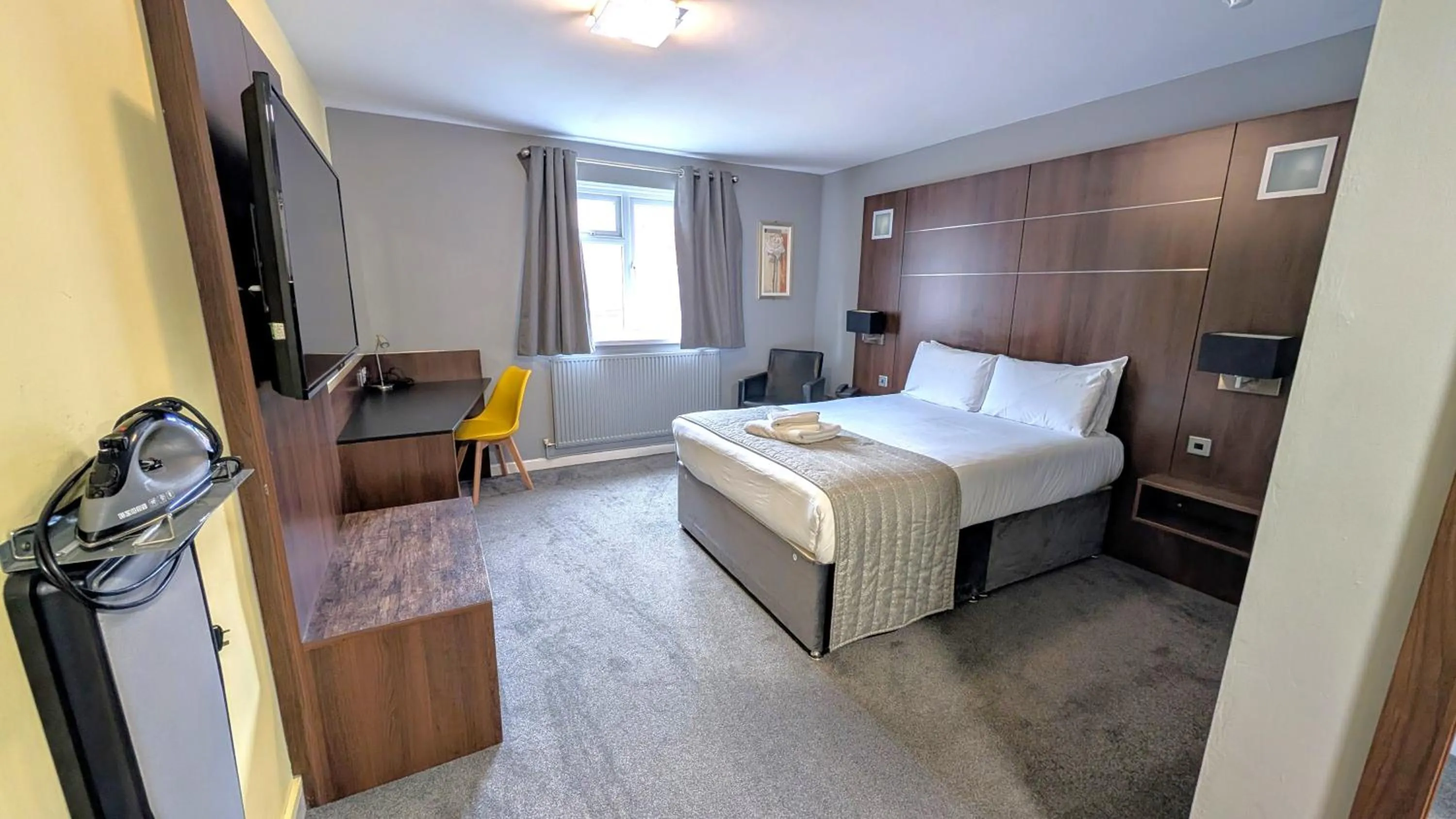 Bed in Quality Hotel Coventry