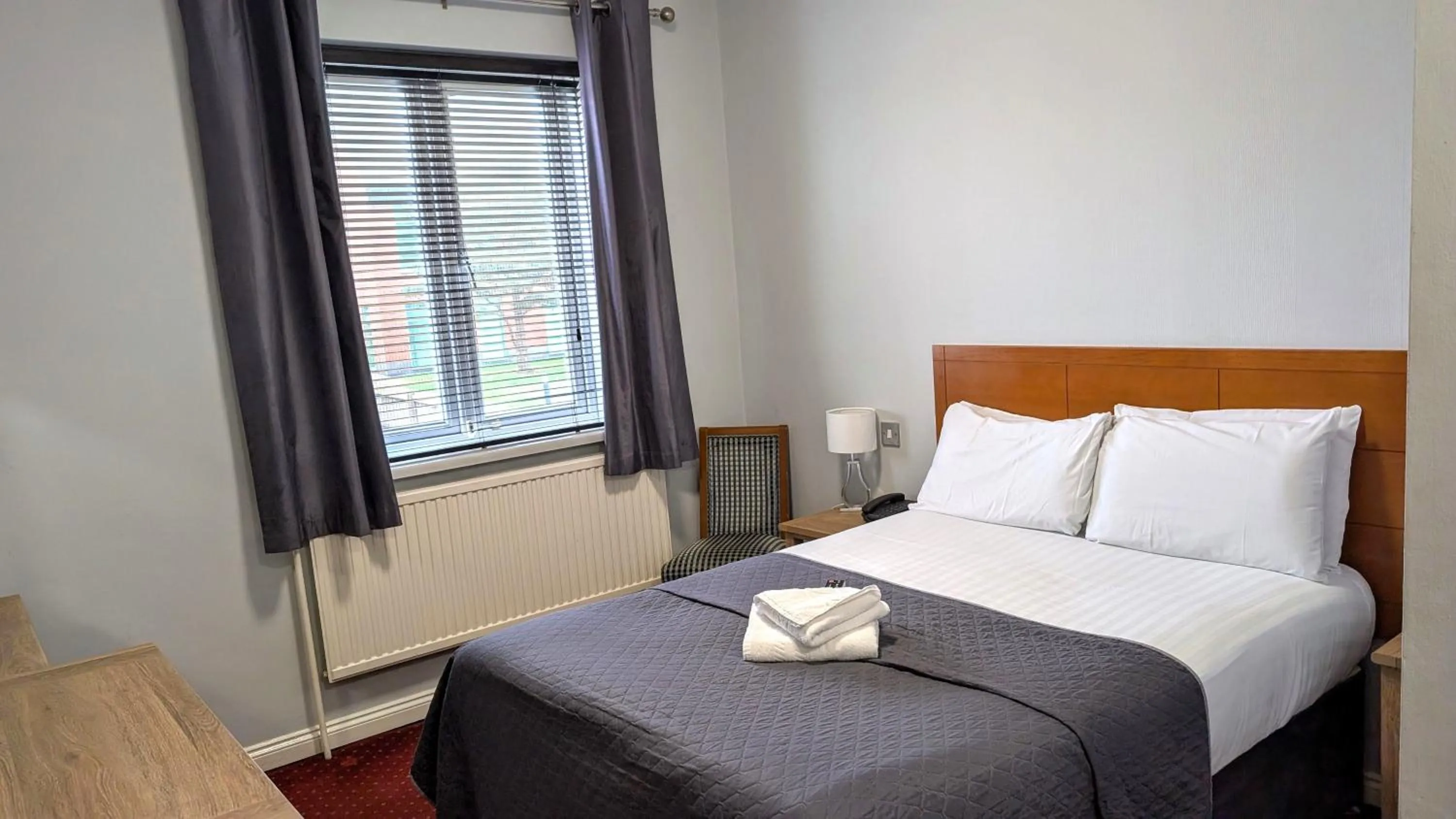 Bed in Quality Hotel Coventry