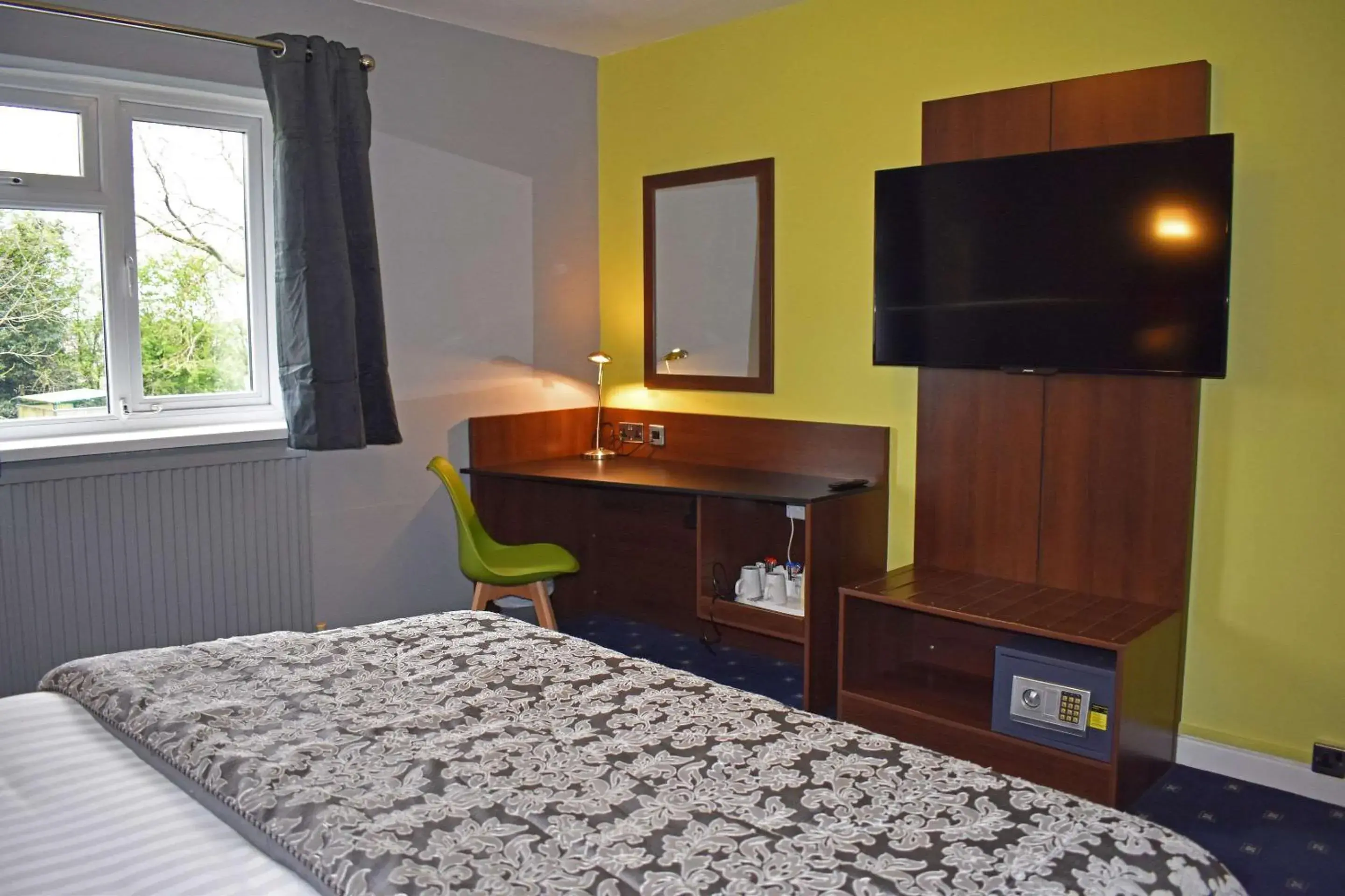 Bedroom, Bed in Quality Hotel Coventry Bedroom, Bed in Quality Hotel Coventry