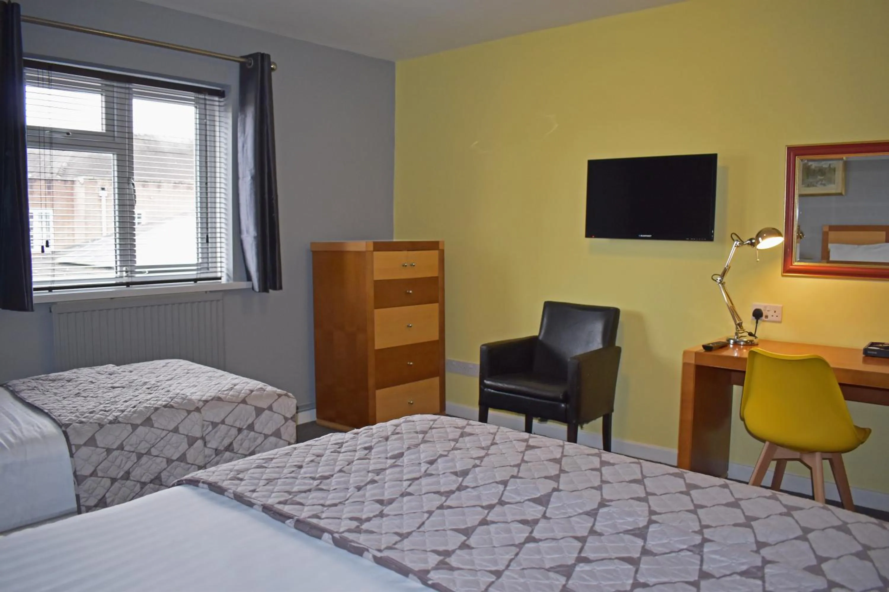 Photo of the whole room, Bed in Quality Hotel Coventry