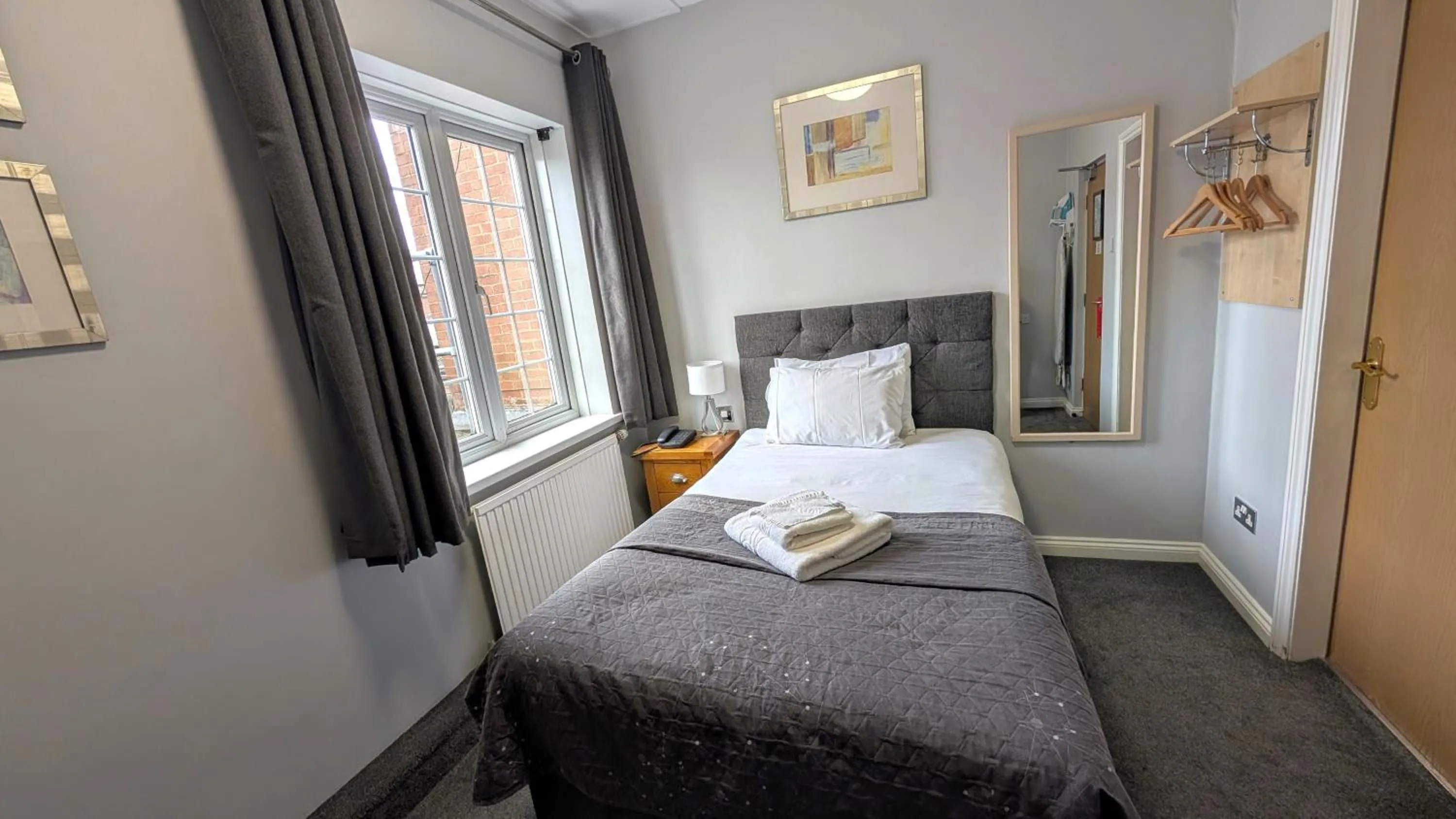 Bed in Quality Hotel Coventry