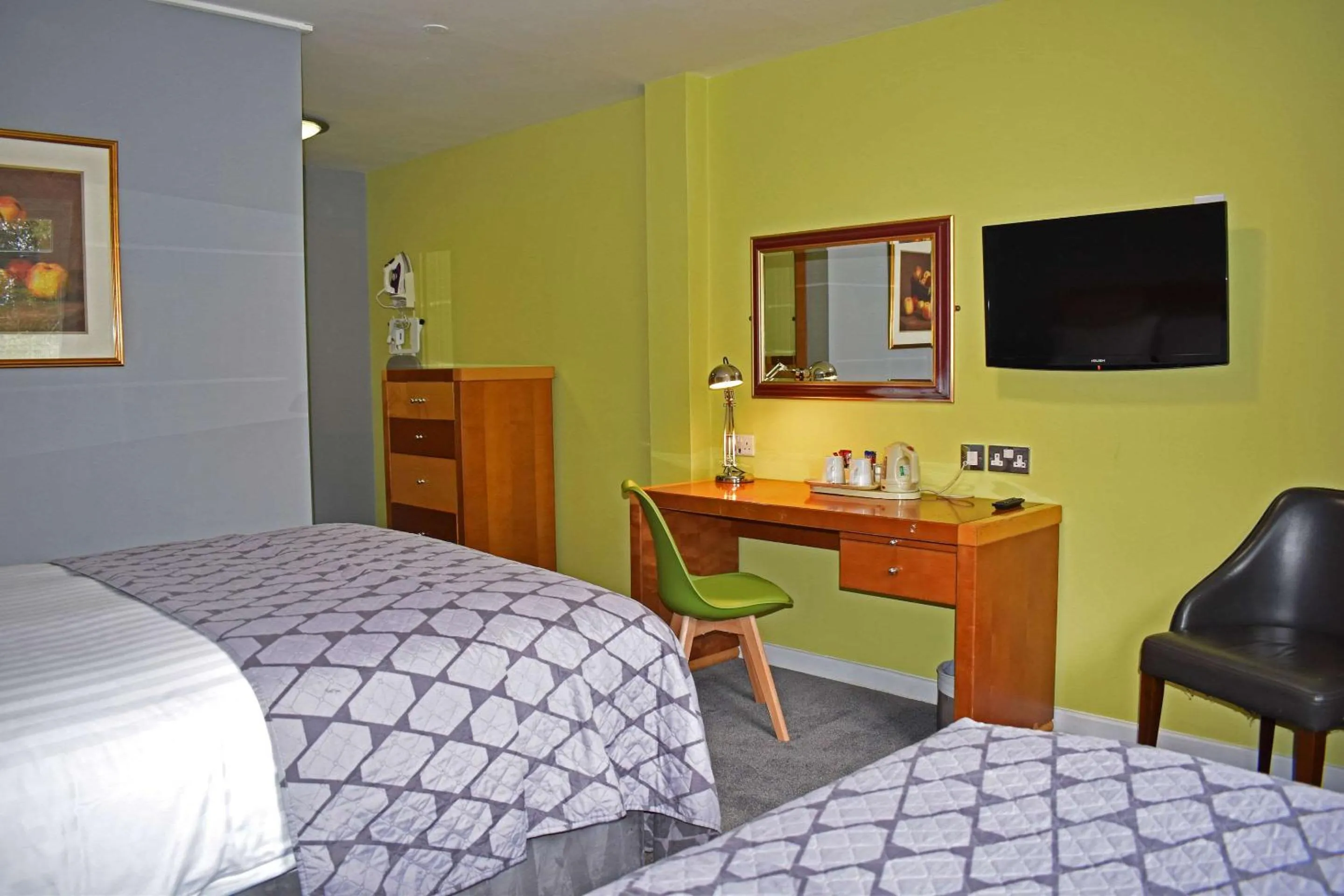 Bedroom, Bed in Quality Hotel Coventry