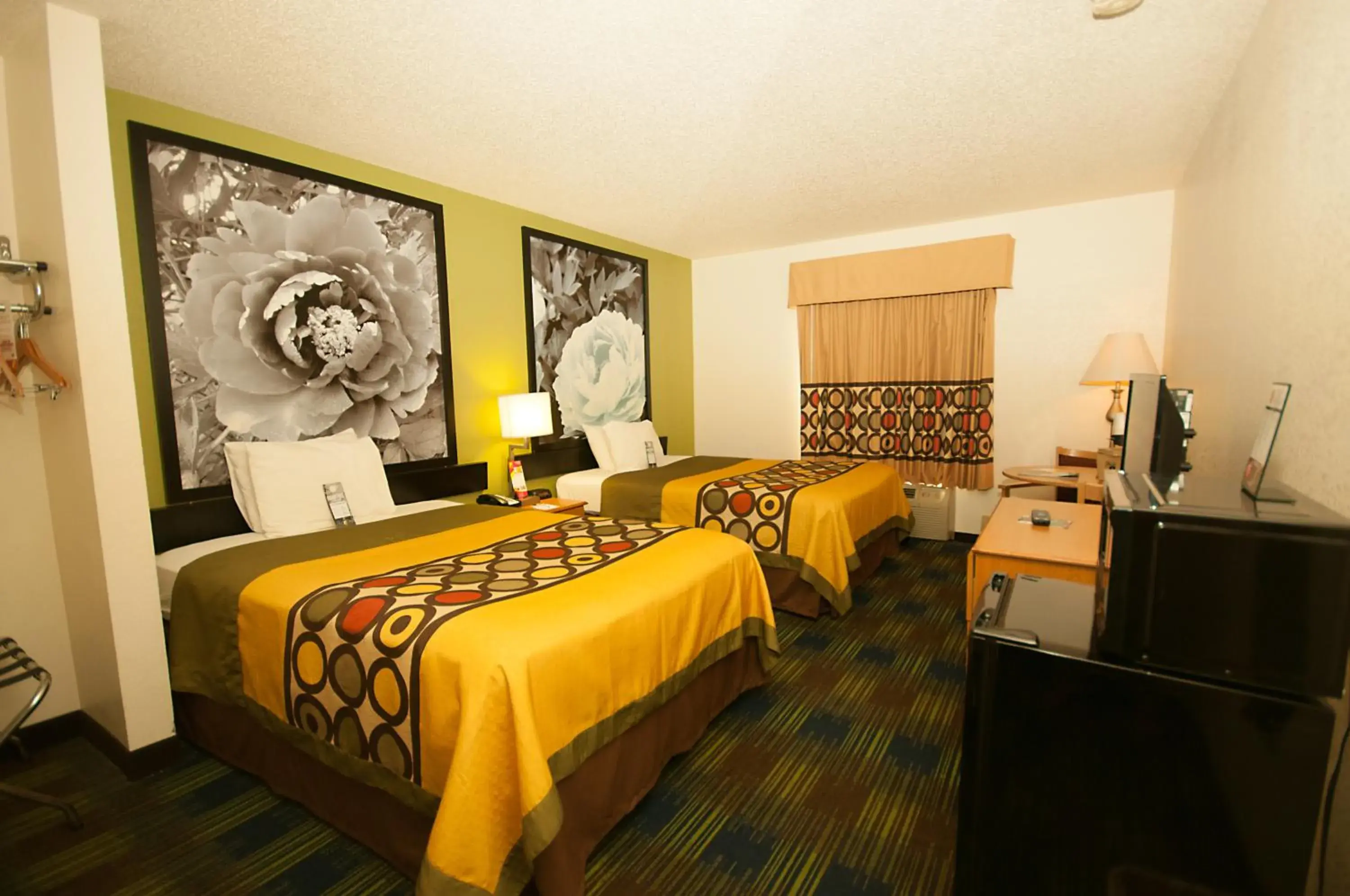 Double Room with Two Double Beds - Mobility Access/Non-Smoking in Super 8 by Wyndham Corydon Double Room with Two Double Beds - Mobility Access/Non-Smoking in Super 8 by Wyndham Corydon