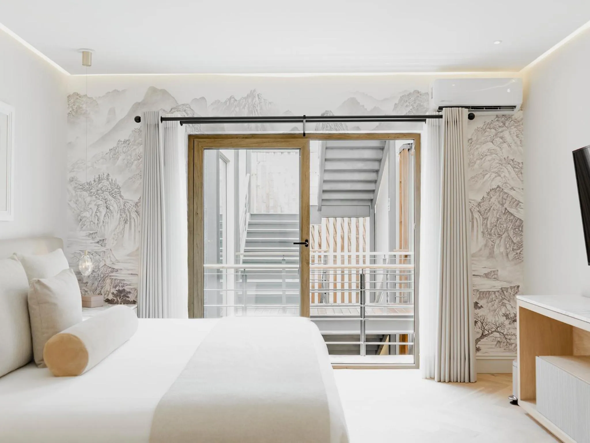 Balcony/Terrace, Bed in Hotel Maria Camille