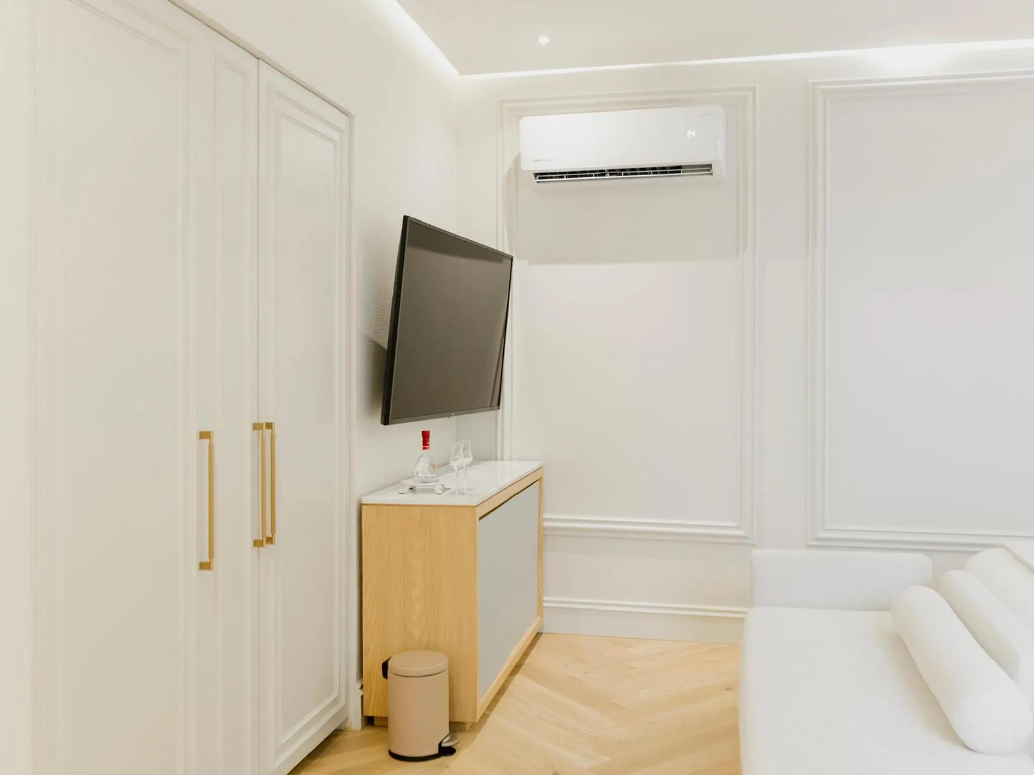 TV and multimedia in Hotel Maria Camille