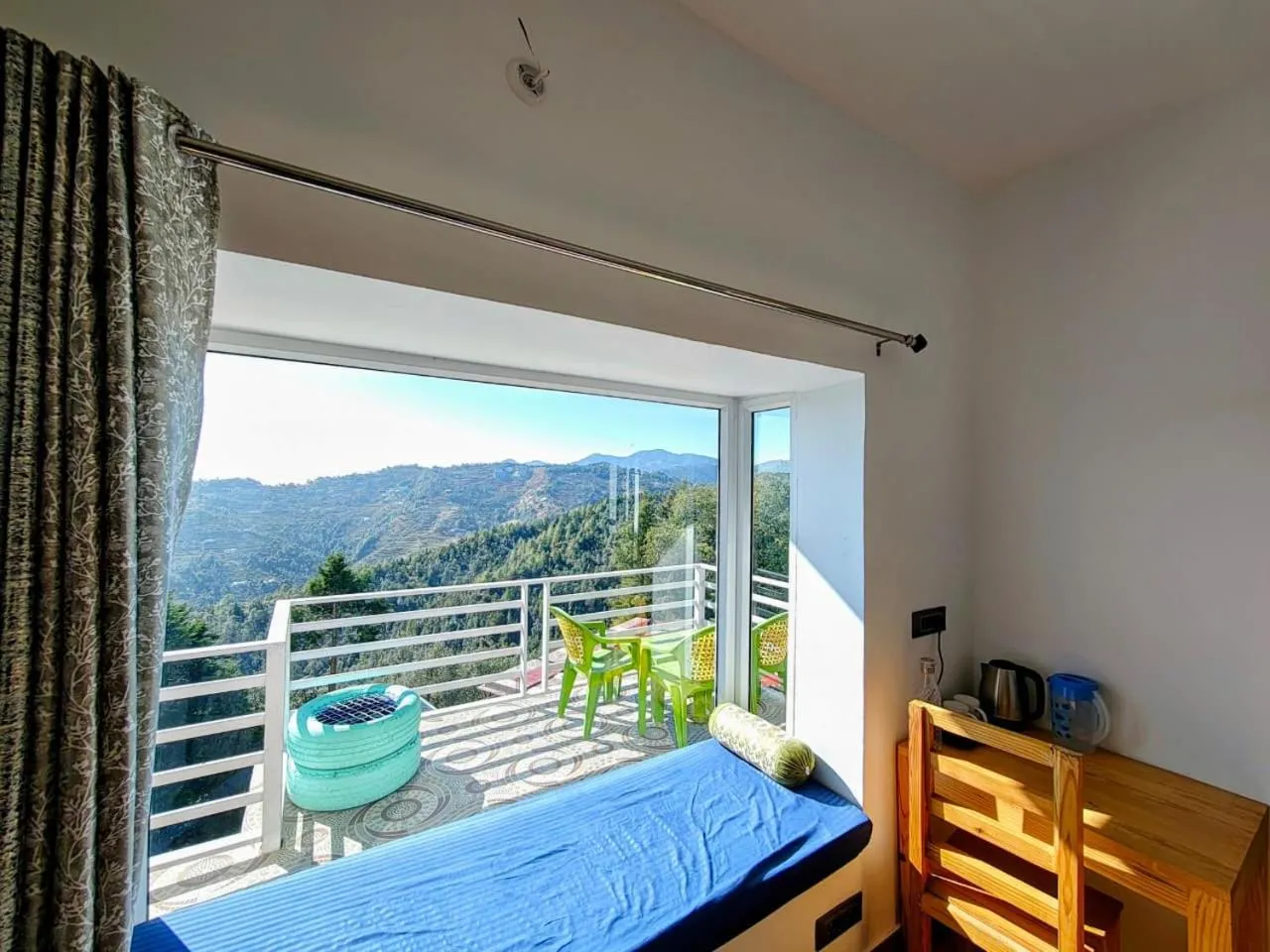 View (from property/room), Bed in Abhi's Cottage