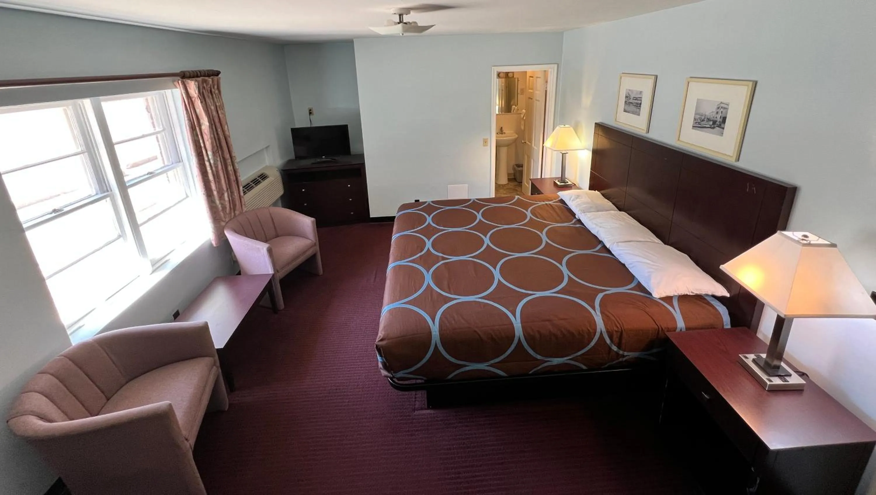 Photo of the whole room, Bed in St Croix Suites - St Croix Falls