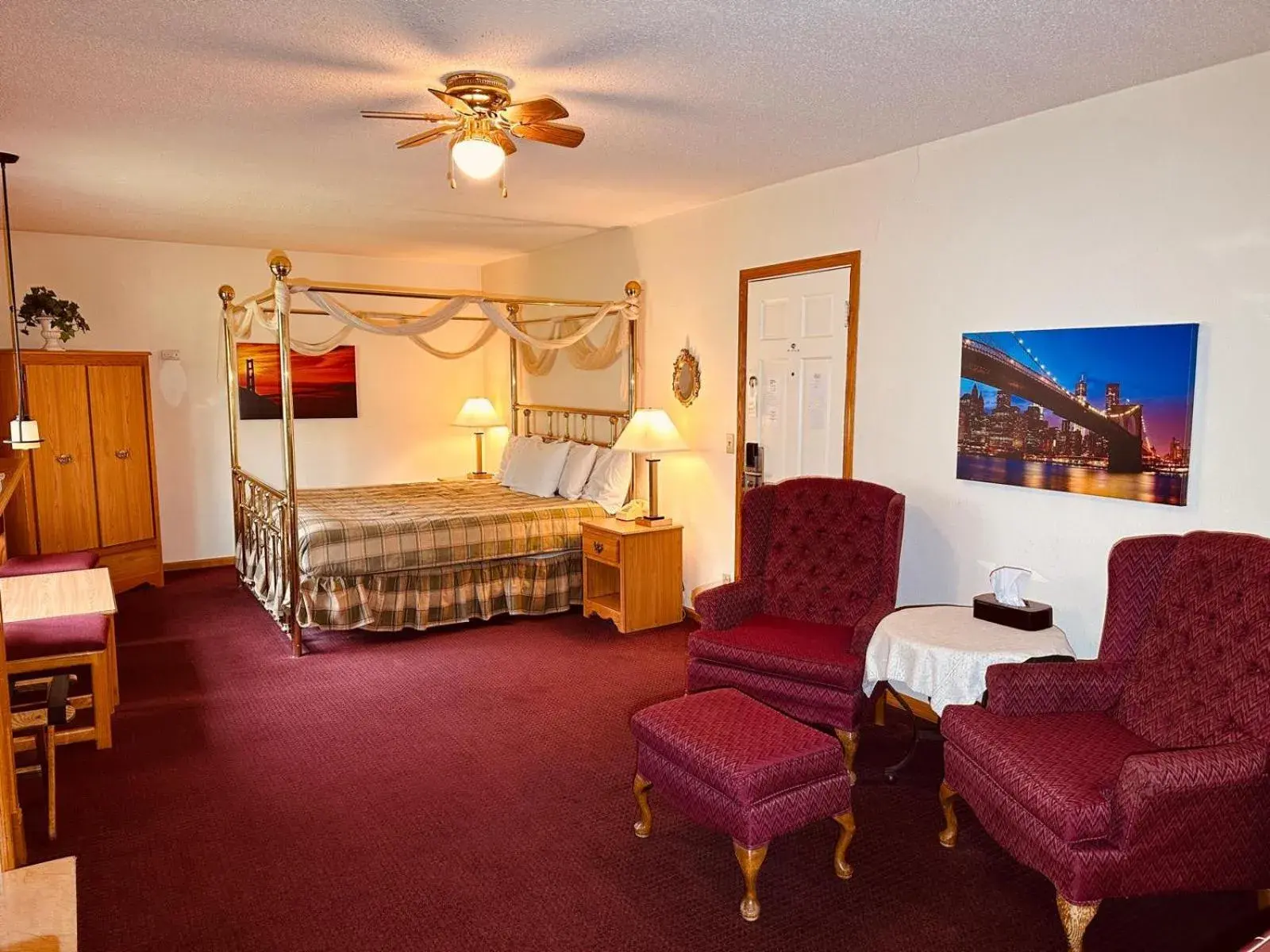 Suite with Hot Tub in AmeriVu Inn & Suites - St Croix Falls Suite with Hot Tub in AmeriVu Inn & Suites - St Croix Falls