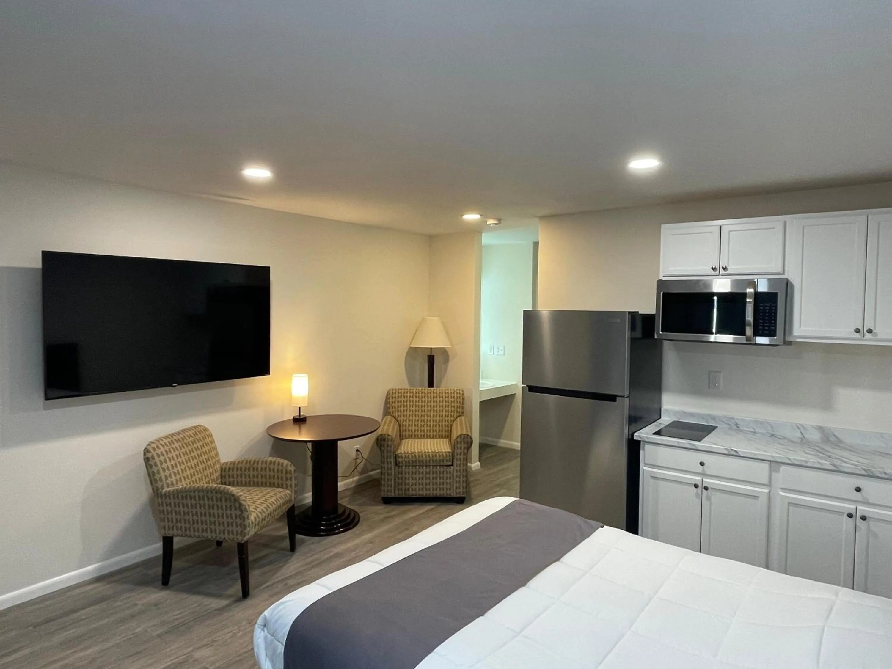 TV and multimedia, Bed in St Croix Suites - St Croix Falls