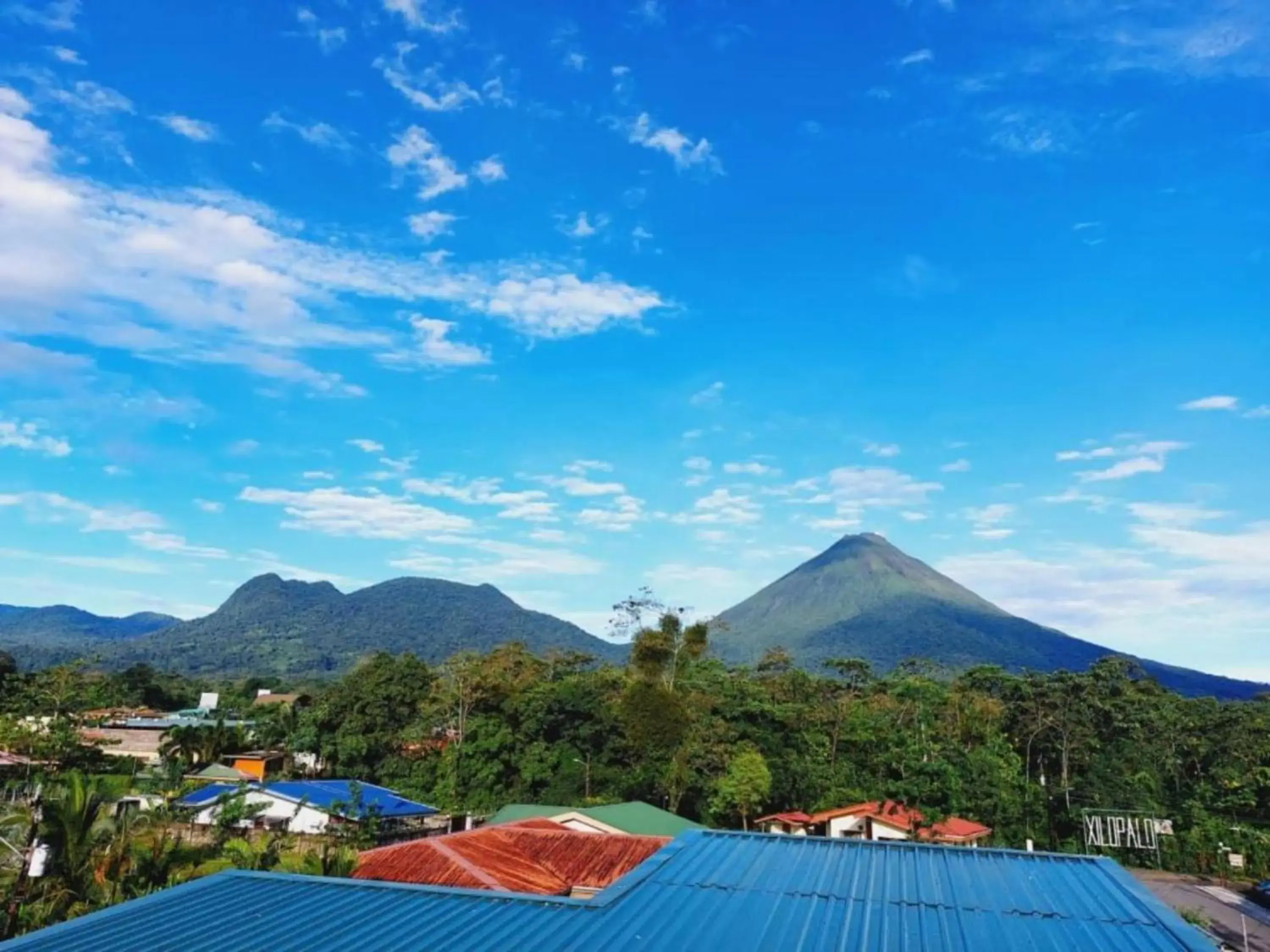 Mountain view in La Fortuna Lodge by Treebu Hotels Mountain view in La Fortuna Lodge by Treebu Hotels