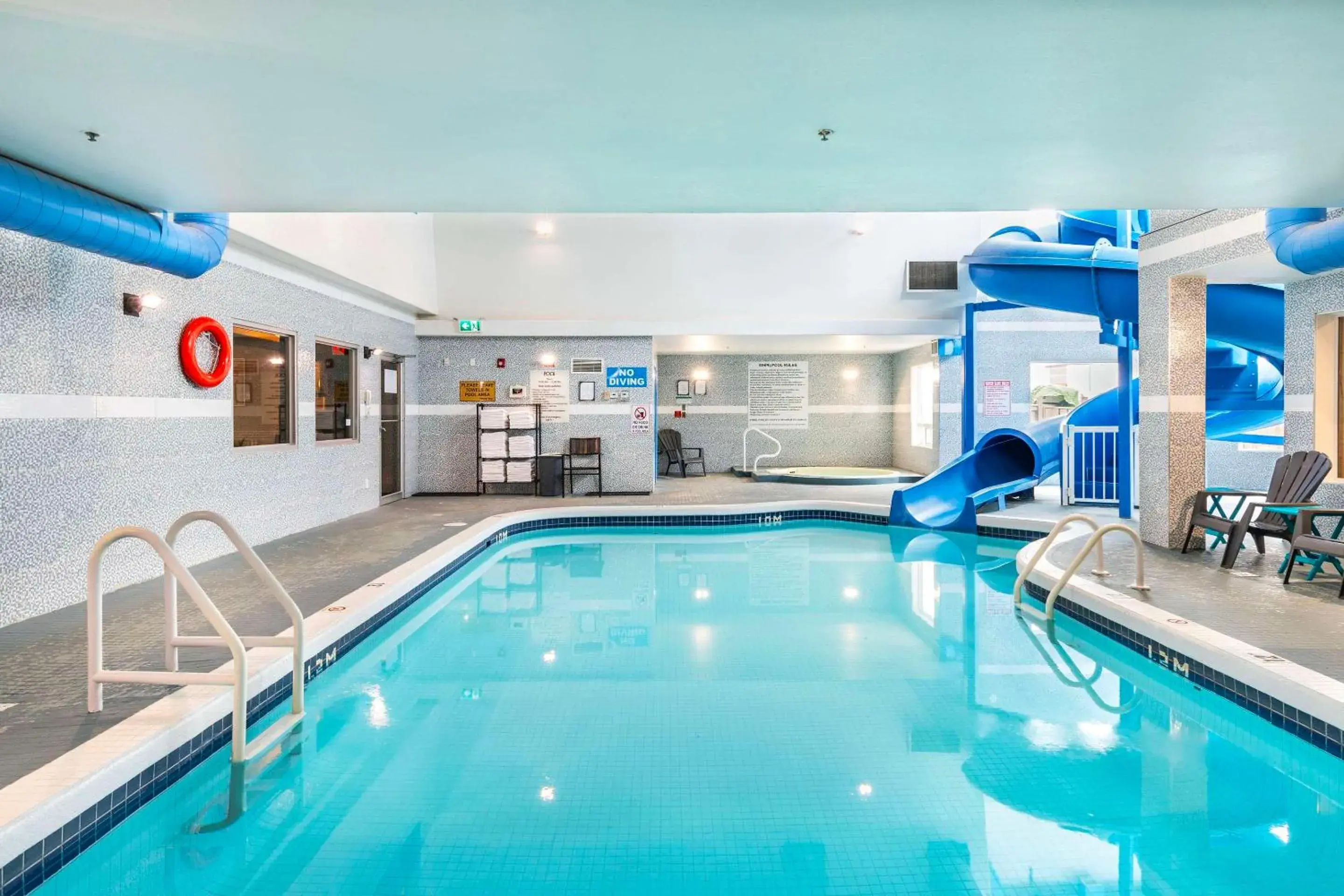 Swimming pool in Quality Inn & Suites Yorkton Swimming pool in Quality Inn & Suites Yorkton