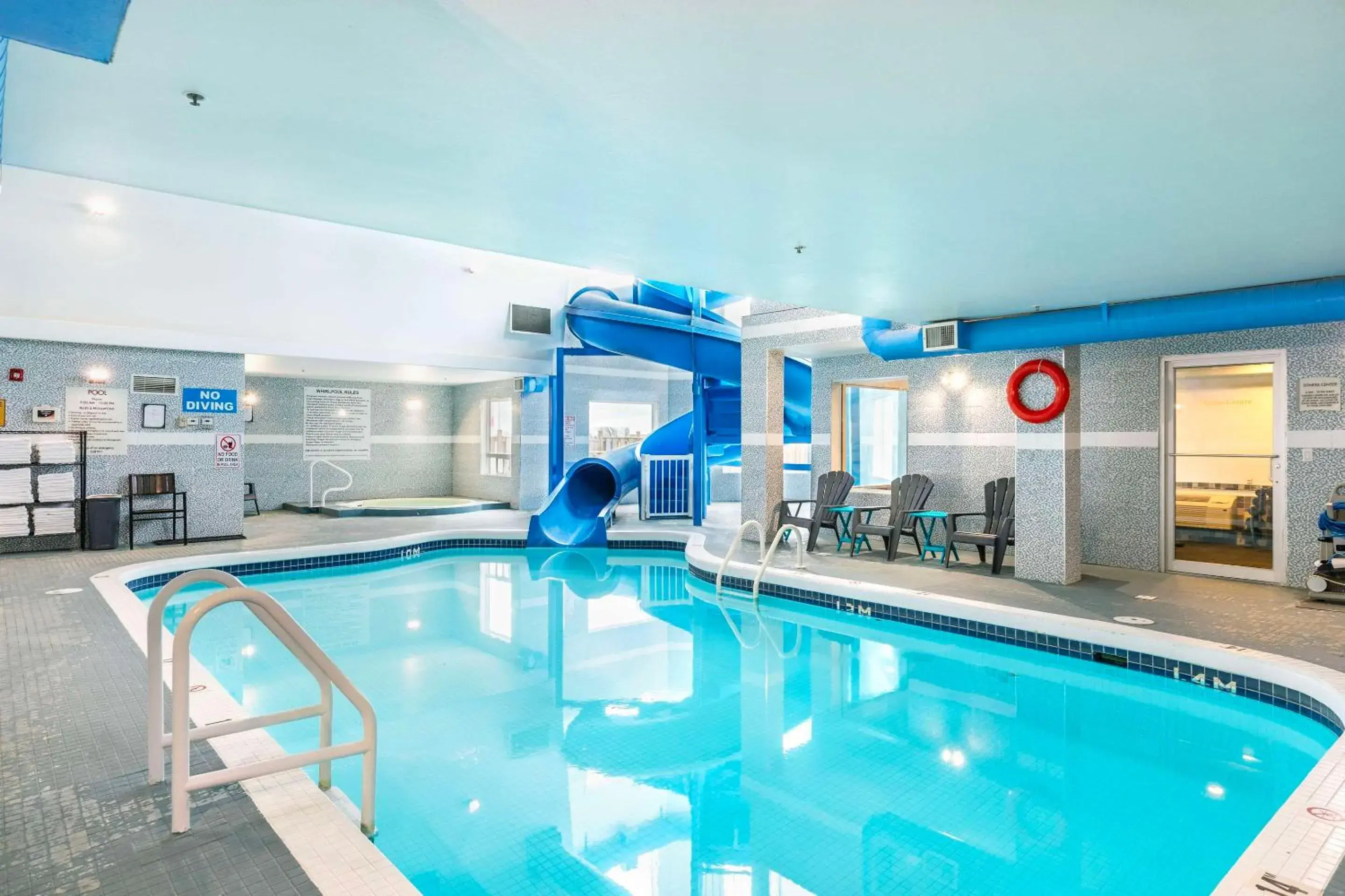 Swimming pool in Quality Inn & Suites Yorkton Swimming pool in Quality Inn & Suites Yorkton