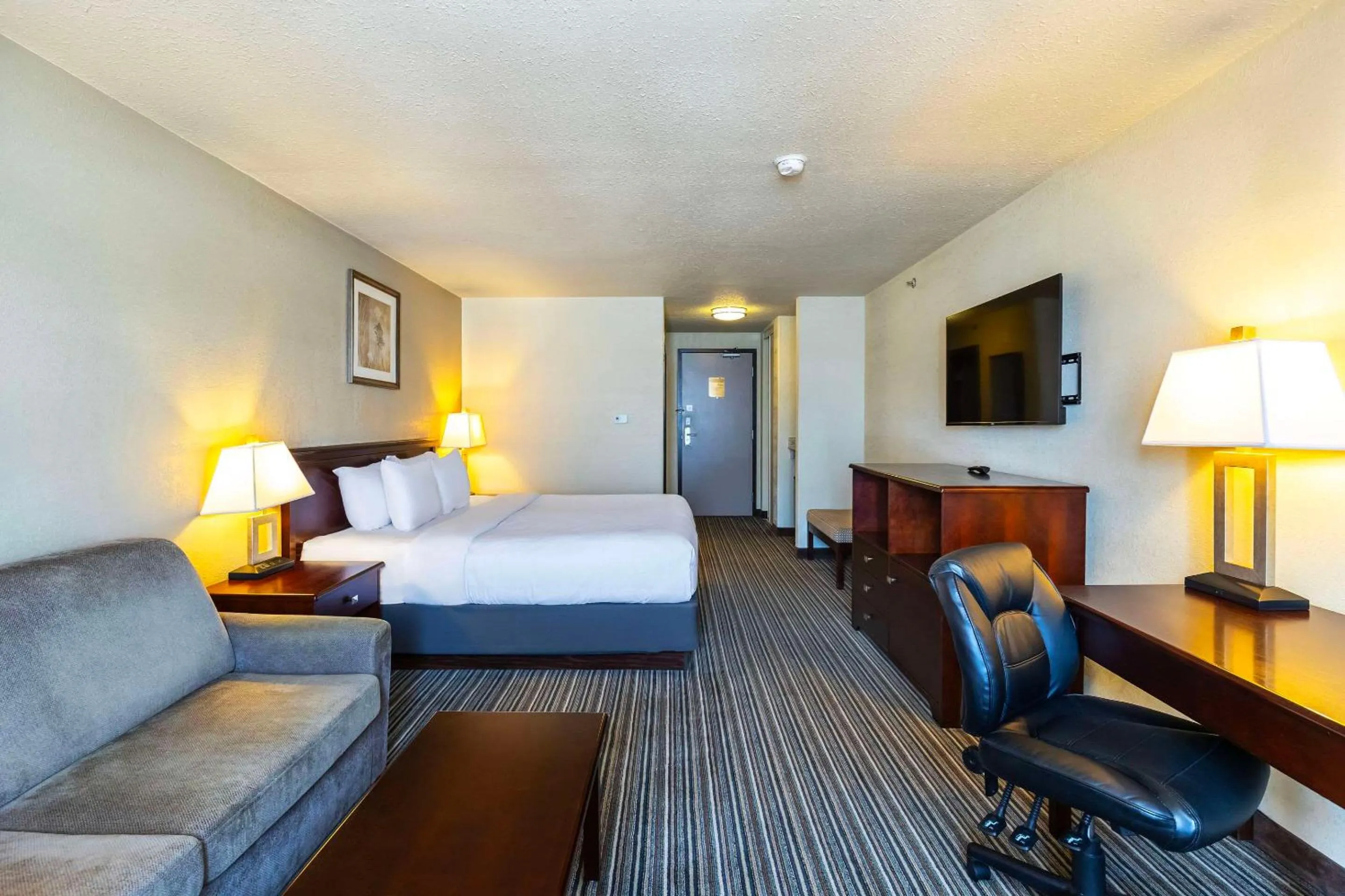 Bedroom, Bed in Quality Inn & Suites Yorkton